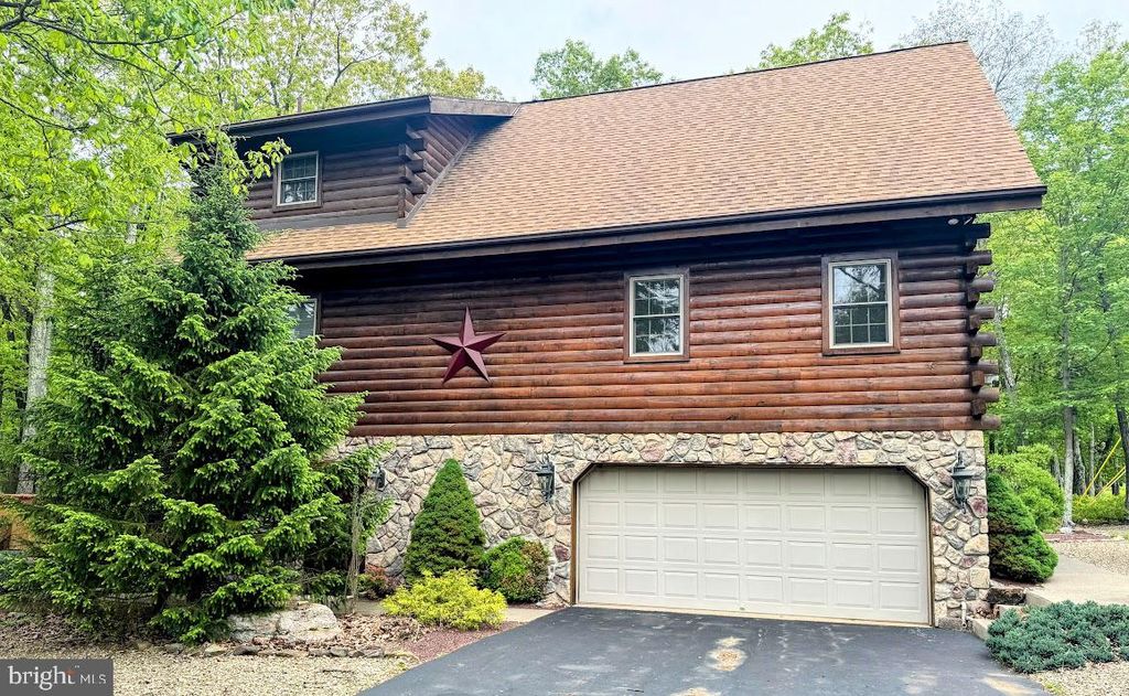 Photo of 100 Glen Eagles Drive, HAZLETON, PA 18202 (MLS # PALU2002450)