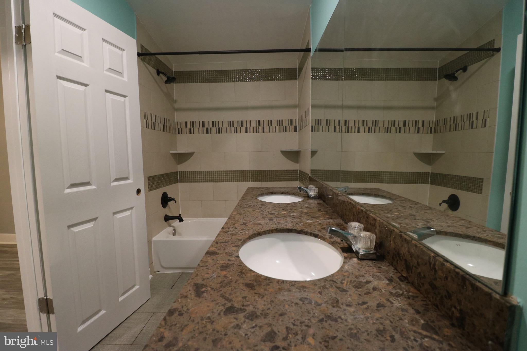 MIDDLE RIVER - Residential