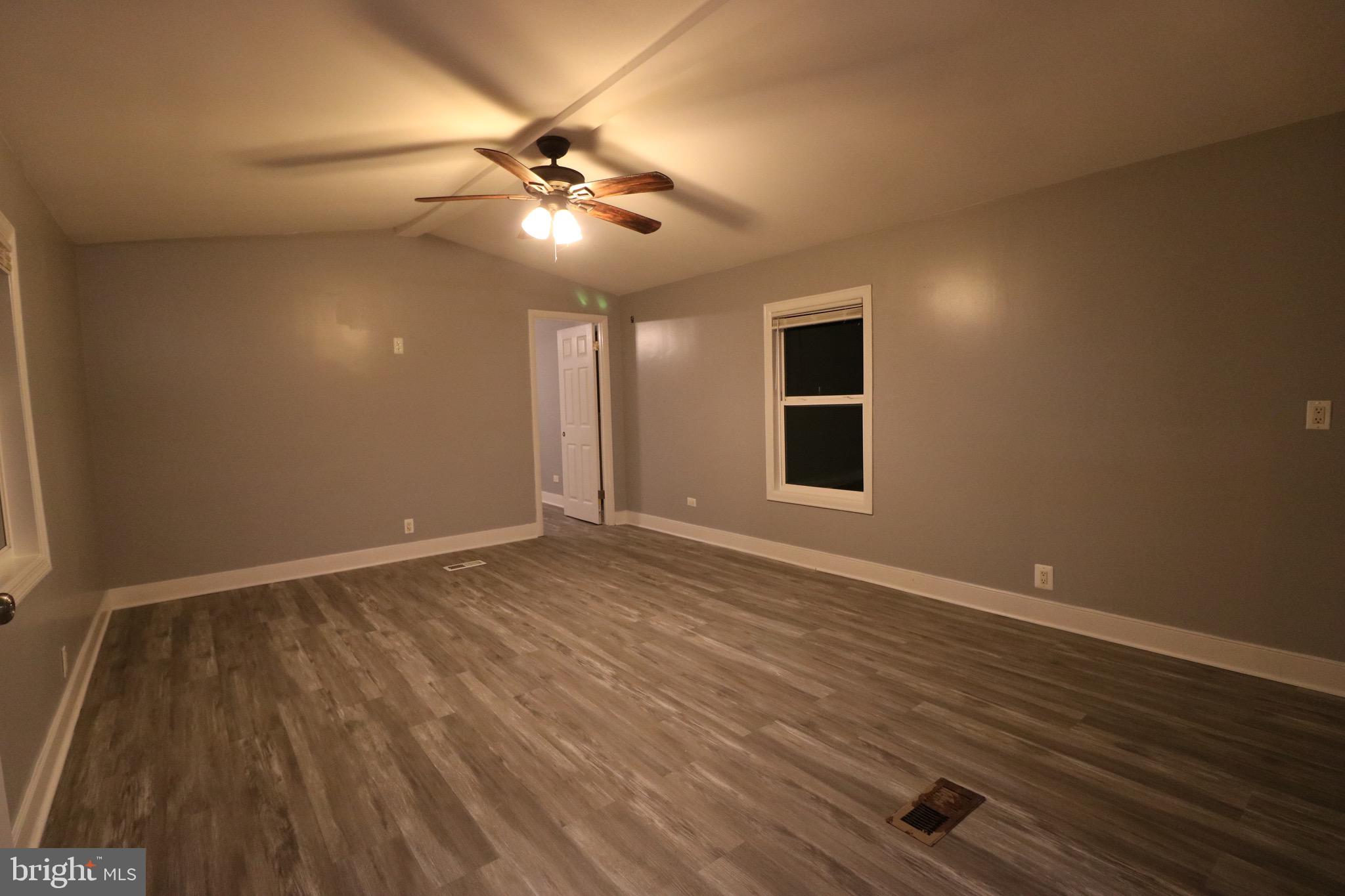 MIDDLE RIVER - Residential