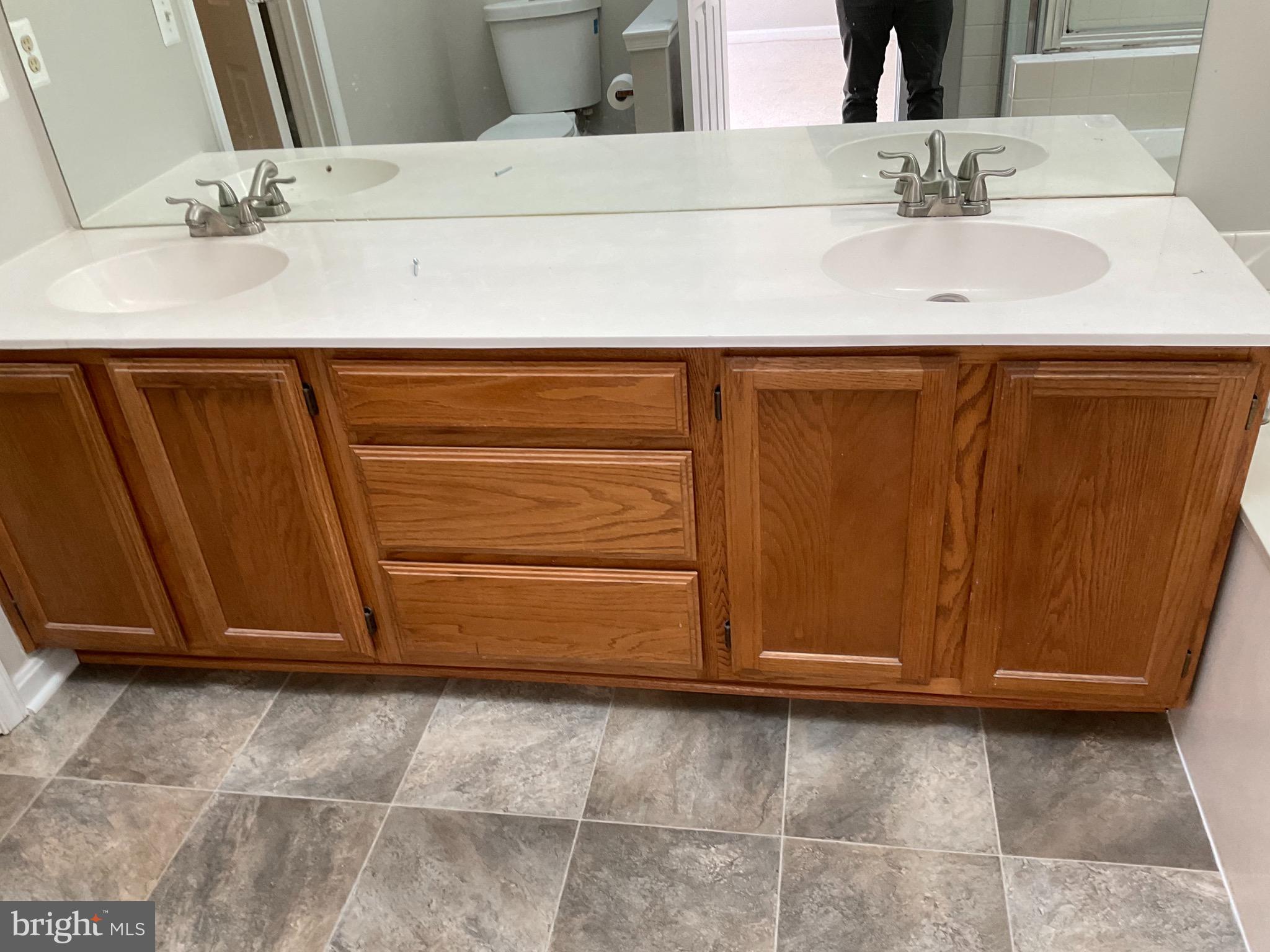 RIVER OAKS - Residential Lease