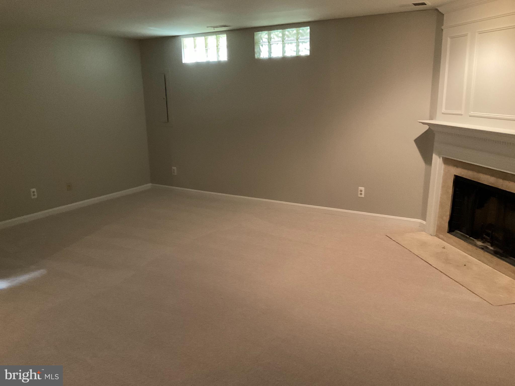 RIVER OAKS - Residential Lease