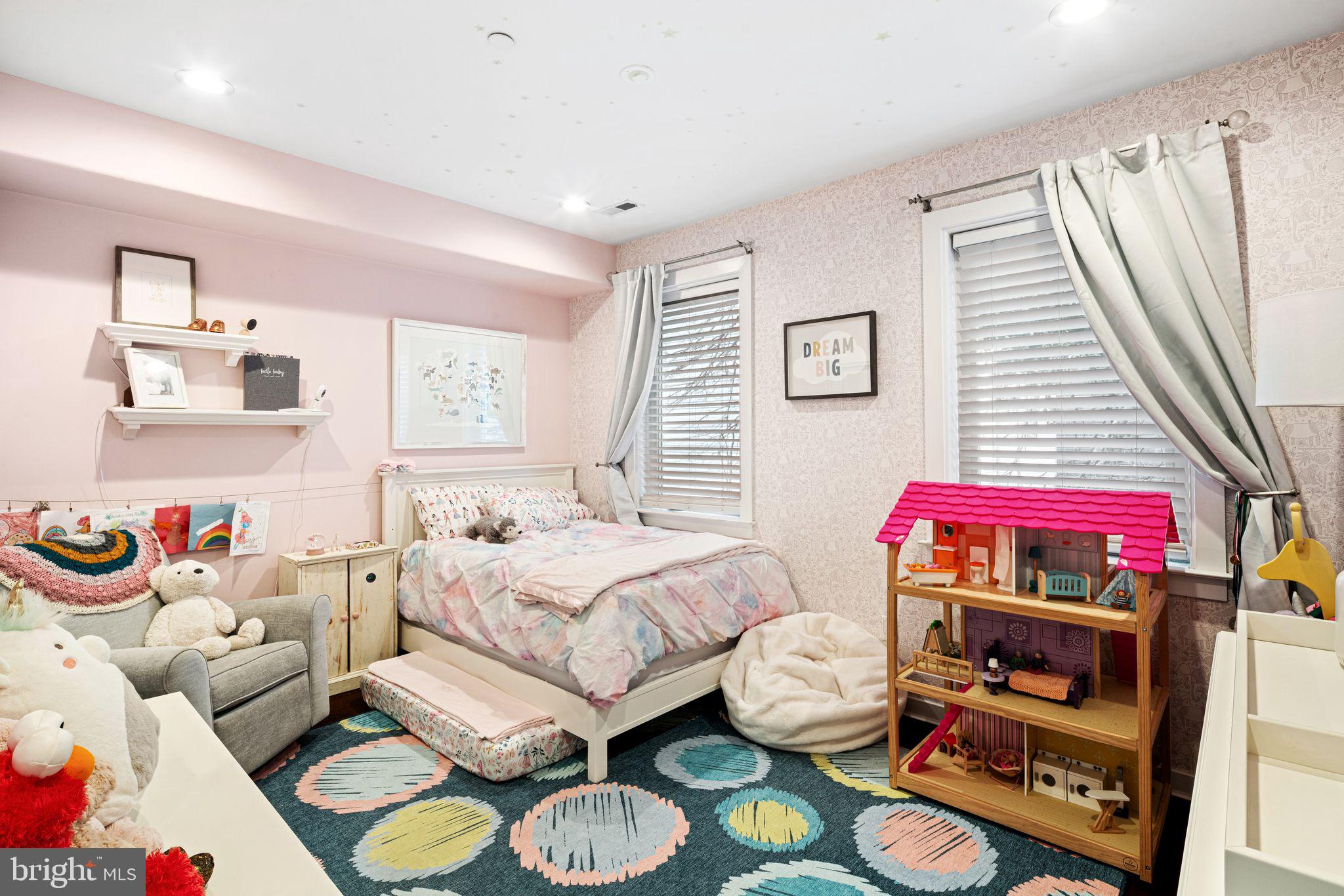 POINT BREEZE - Residential
