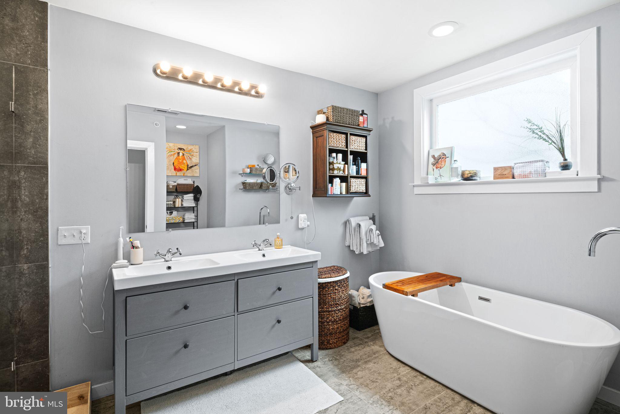 POINT BREEZE - Residential