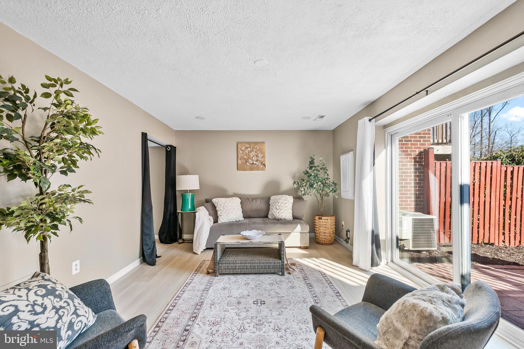 D EVEREUX WEST - Residential