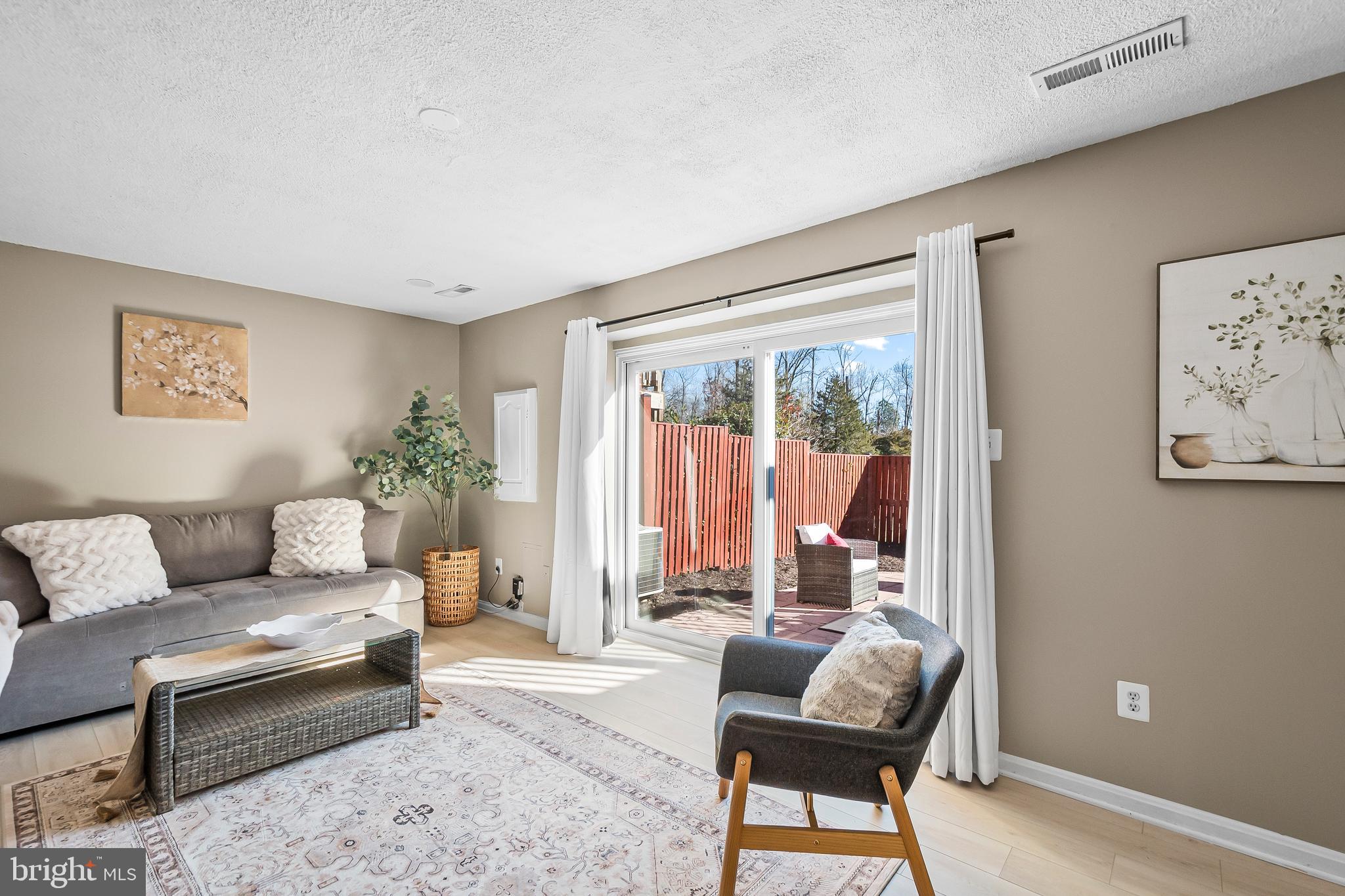 D EVEREUX WEST - Residential