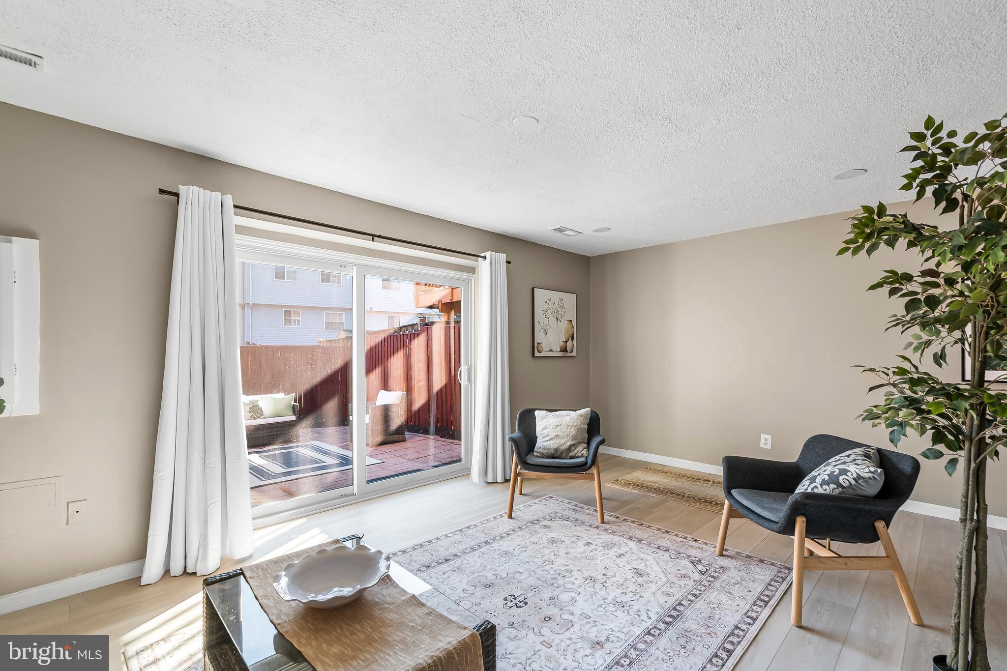 D EVEREUX WEST - Residential