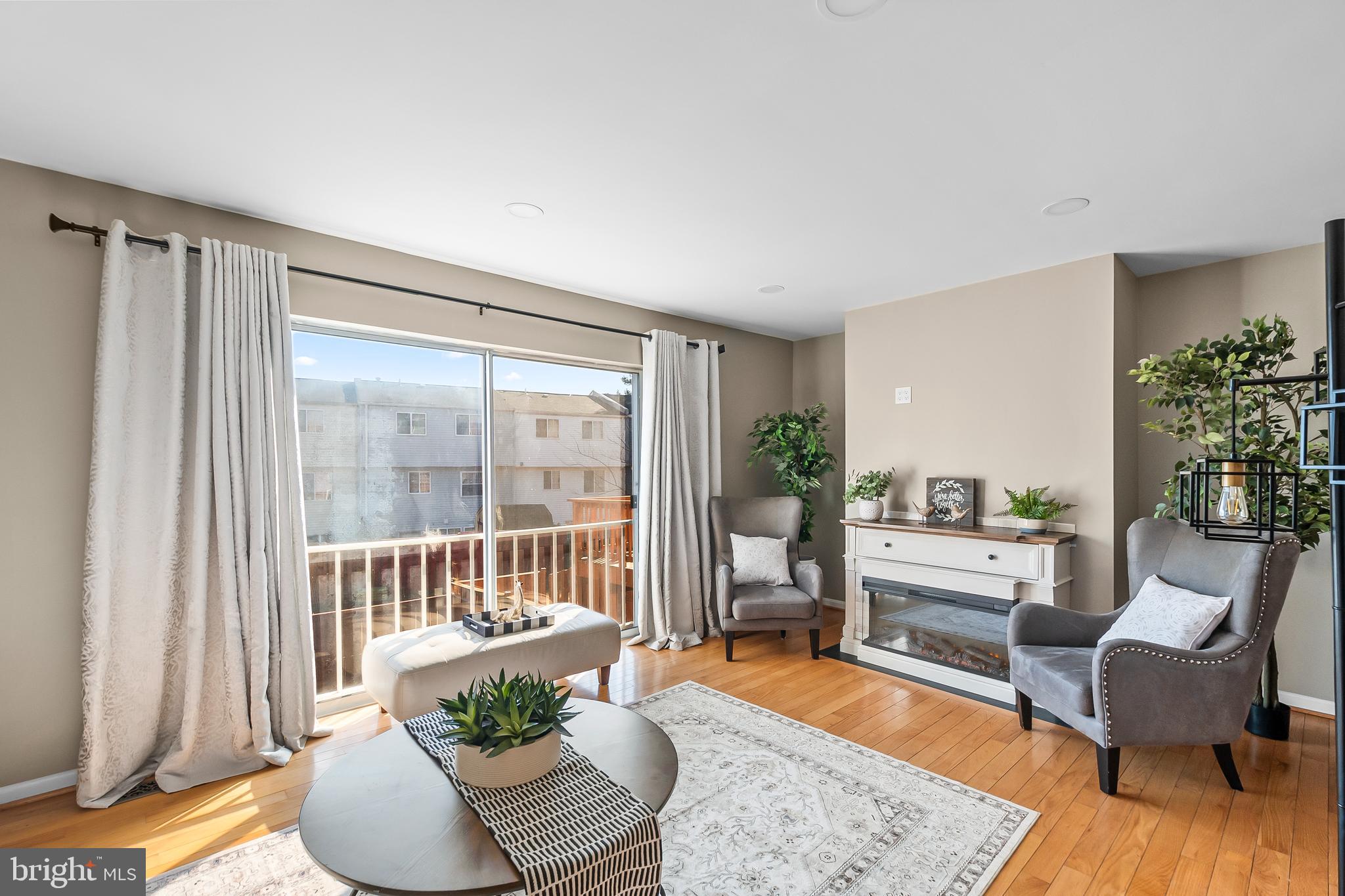 D EVEREUX WEST - Residential