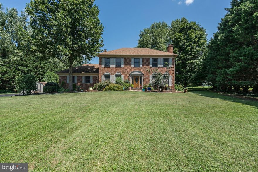 PARADISE IN THE COUNTRY!  THIS HOME IS A RARE FIND WITH IT'S UNIQUE PASTORAL SETTING AND BEAUTIFUL VIEWS.  EXPANSIVE FLOOR PLAN LOCATED ON A PRIME LOT WITH ALMOST TWO ACRES OF GORGEOUS COUNTRYSIDE.  THIS GEM IS LOCATED IN A  VERY POPULAR AND QUAINT NEIGHBORHOOD OFF OF ROUTE 29 JUST MINUTES AWAY FROM THE TOWN OF WARRENTON.