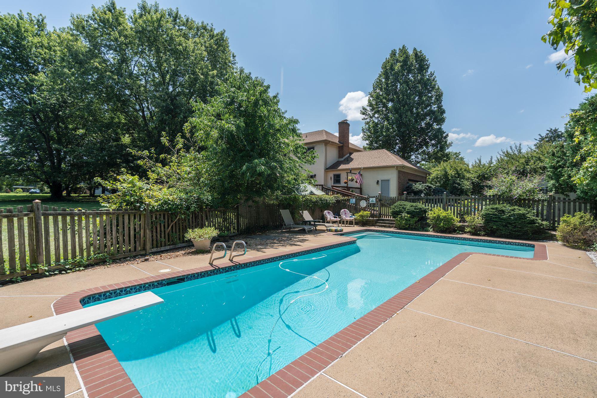 ENGLISH MEADOWS - Residential