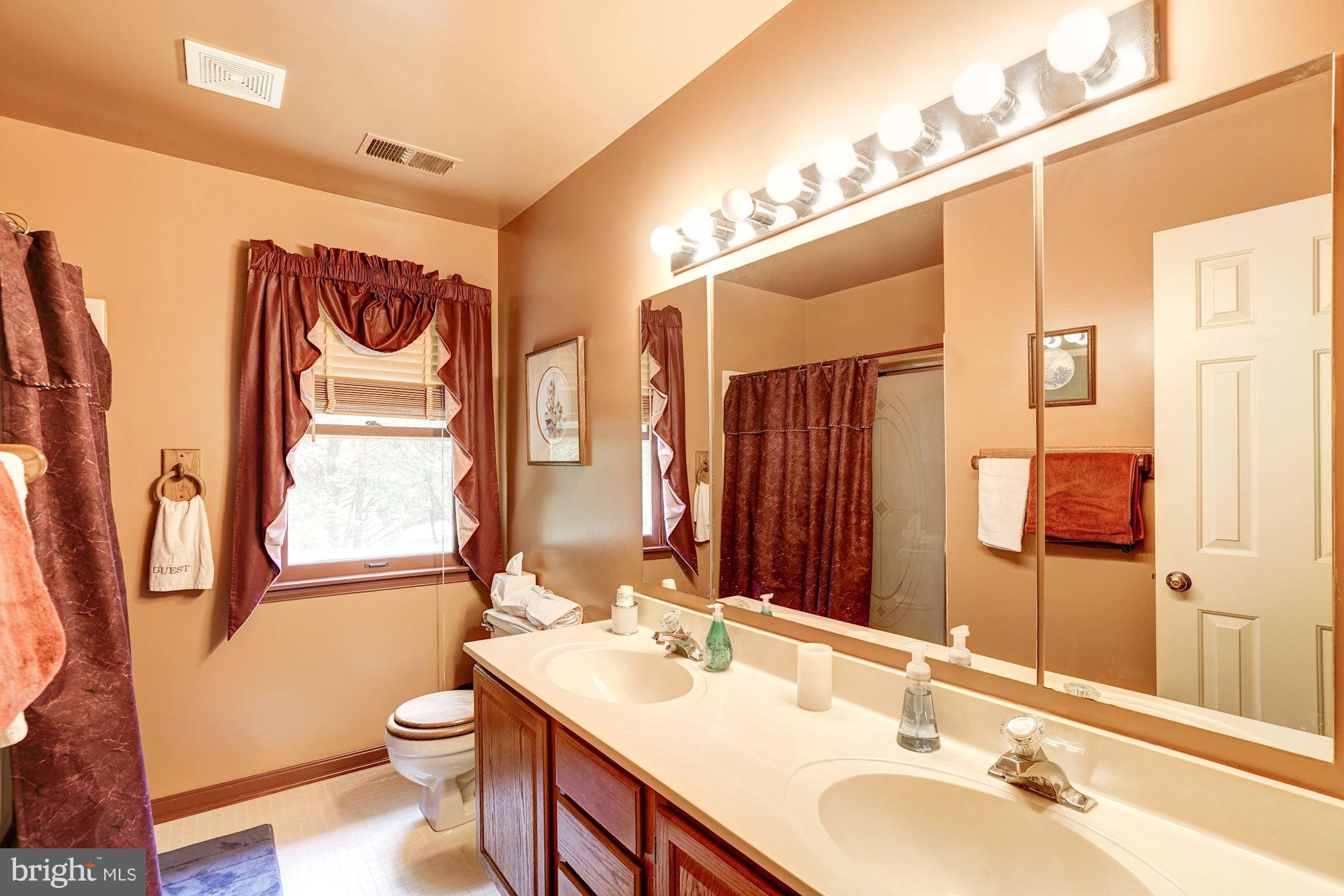 ENGLISH MEADOWS - Residential