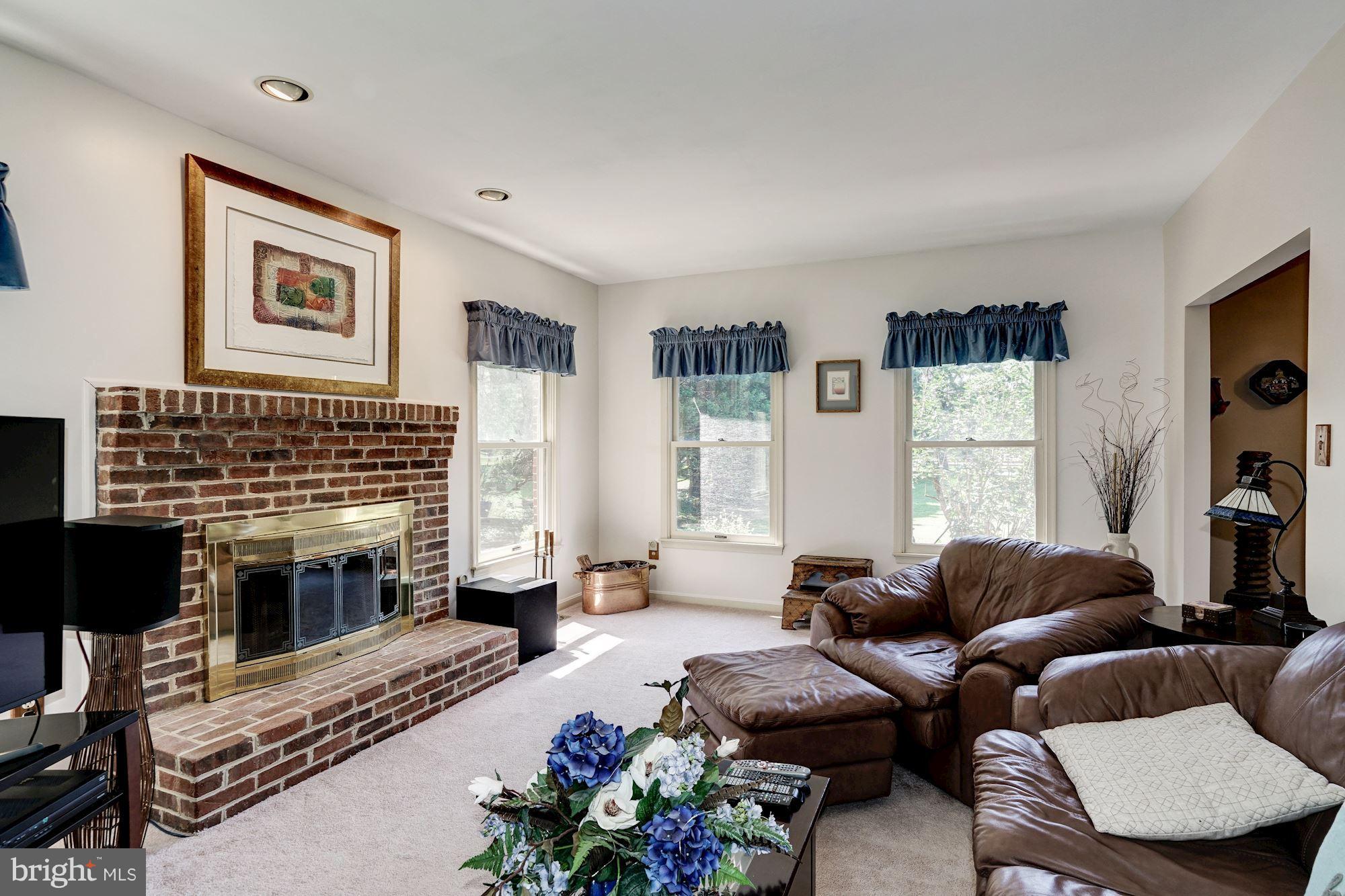 ENGLISH MEADOWS - Residential