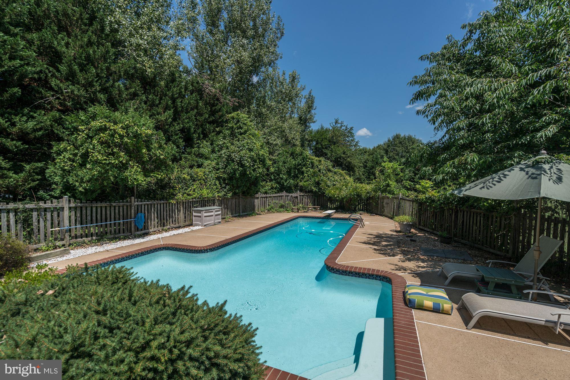 ENGLISH MEADOWS - Residential