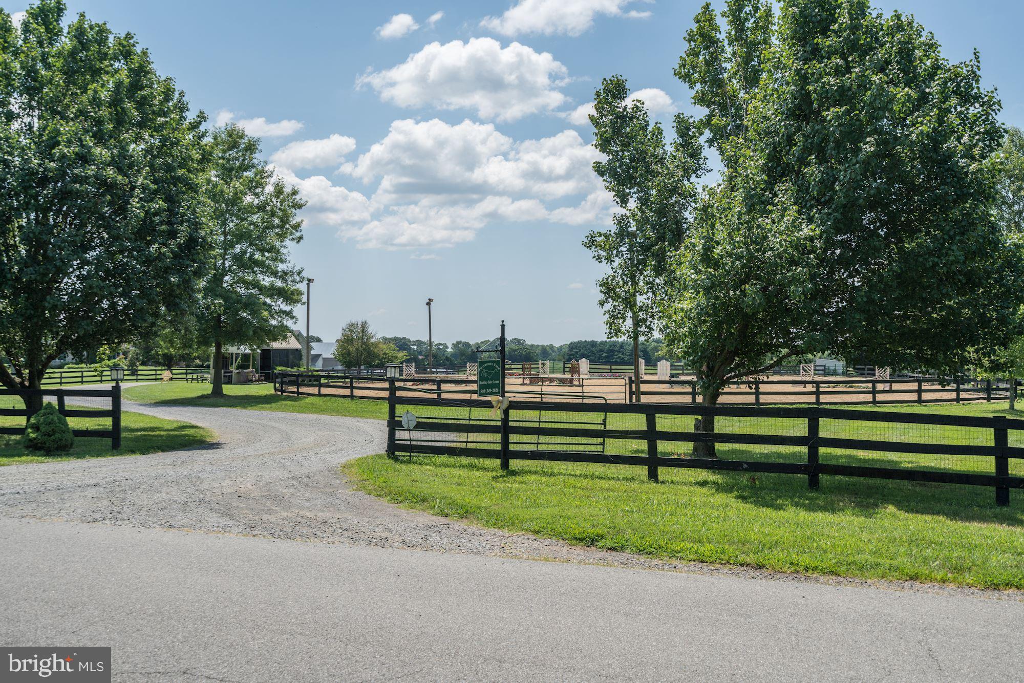 ENGLISH MEADOWS - Residential