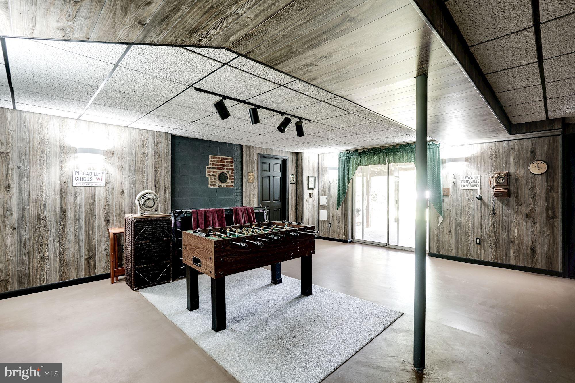 ENGLISH MEADOWS - Residential