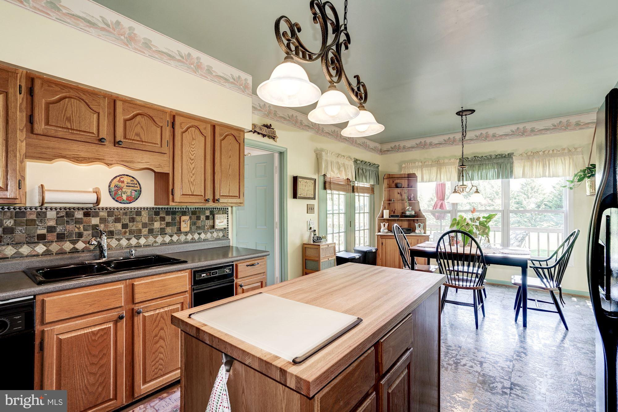 ENGLISH MEADOWS - Residential