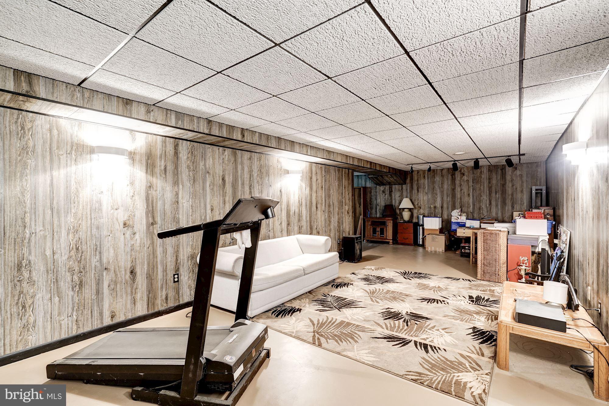 ENGLISH MEADOWS - Residential