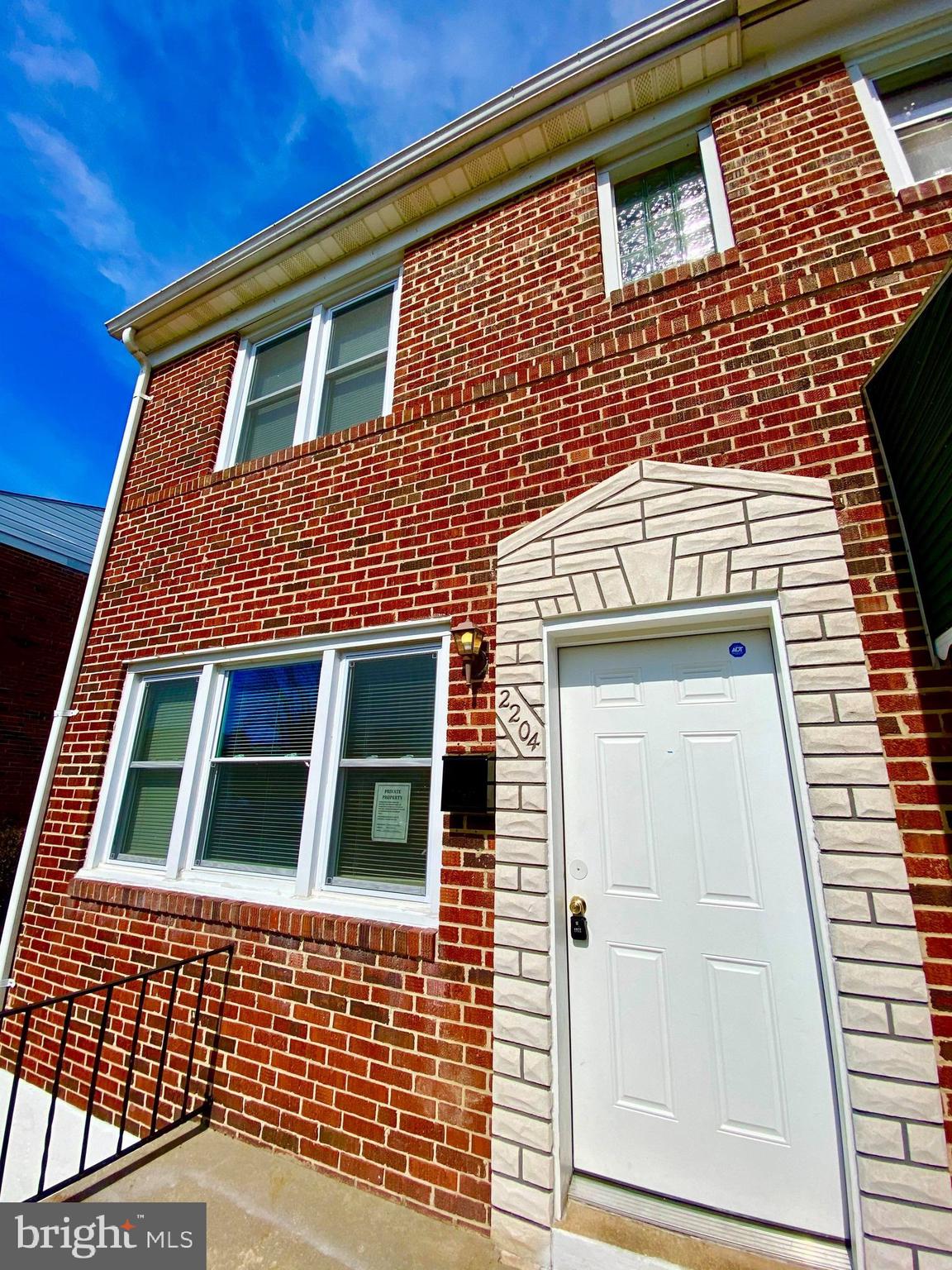 Beautifully updated three-bedroom home in Hamilton boasts fresh paint, natural light, and tons of space throughout! Main level opens into large living room, leading into fabulous dining area with gorgeous bay windows. Kitchen features new counters and cabinetry, and leads to outdoor deck for perfect entertaining! Upper level offers three sunny bedrooms accompanied by modern full bath. Lower level basement offers tons of storage. Backyard is spacious and includes parking pad for ultimate convenience! Washer/dryer included! Two blocks from Mt Pleasant park.
Agency disclosed upon initial contact. Agent conducts showings; BMG manages follow-up, paperwork, move-in post-approval. Vouchers work with BMG directly.