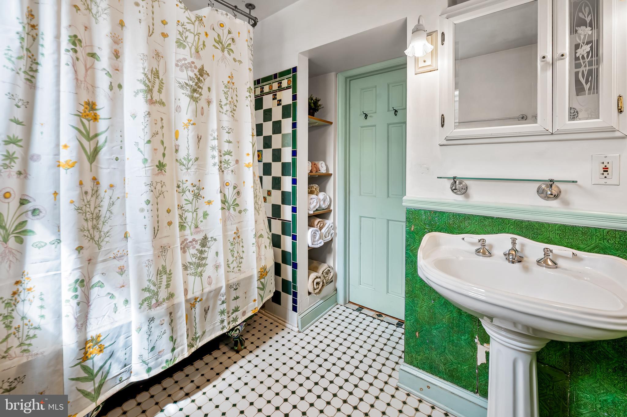 CHARLES VILLAGE - Residential