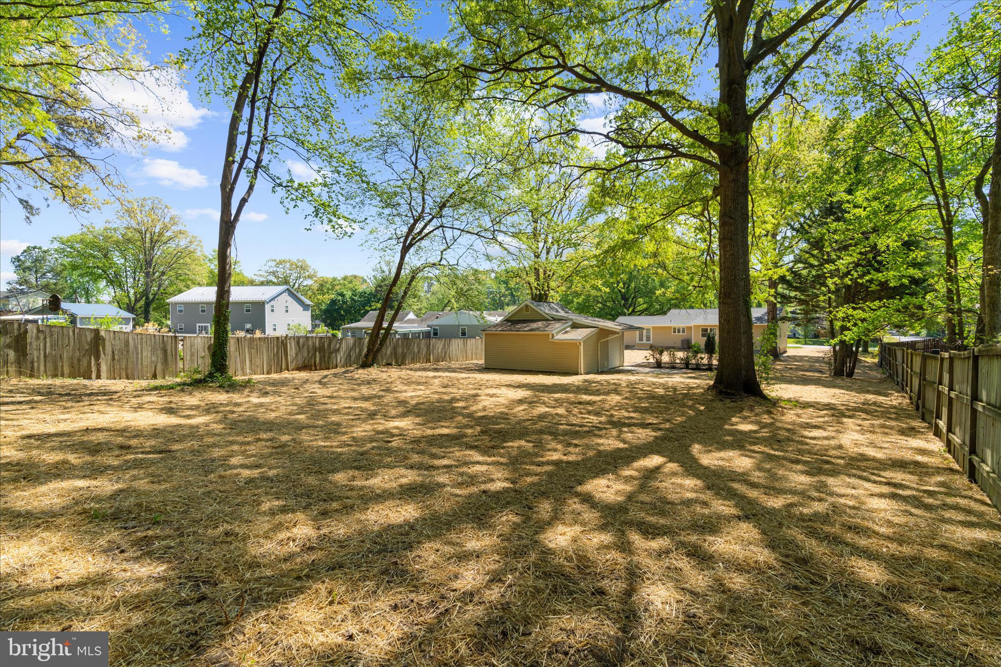 POPLAR MANOR - Residential