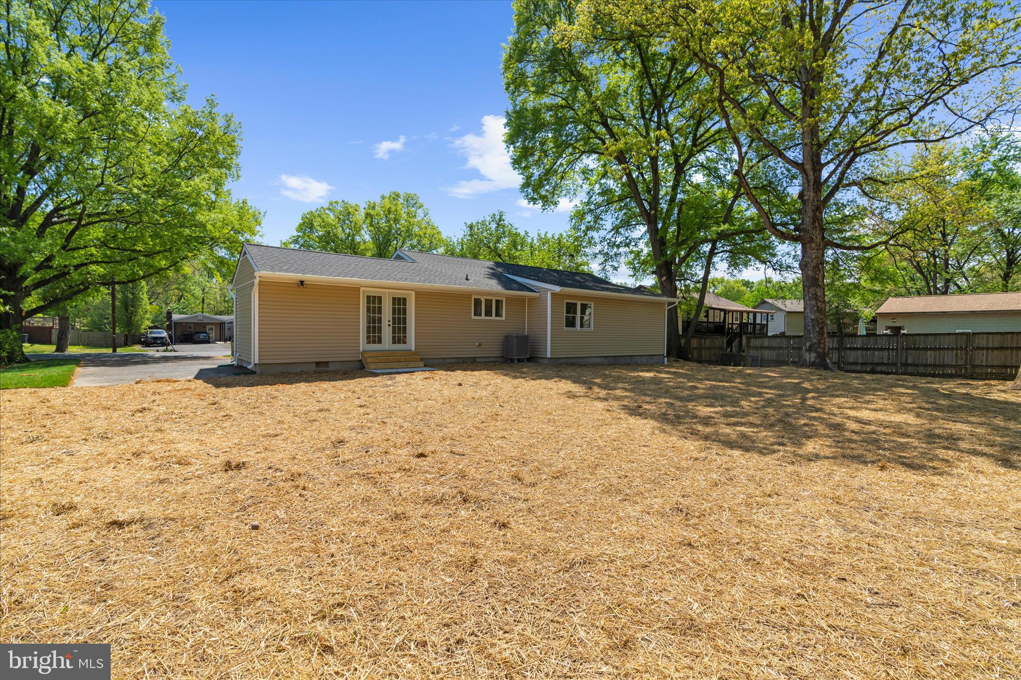 POPLAR MANOR - Residential