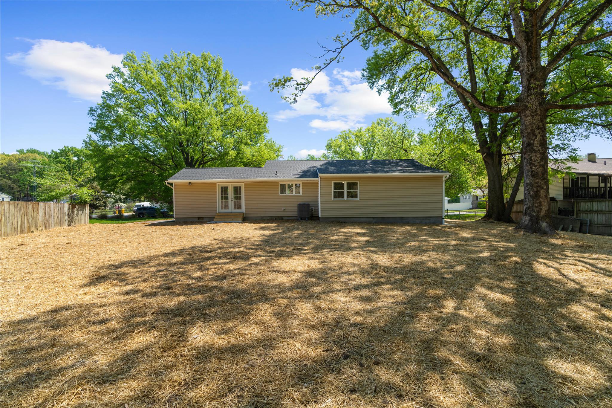 POPLAR MANOR - Residential