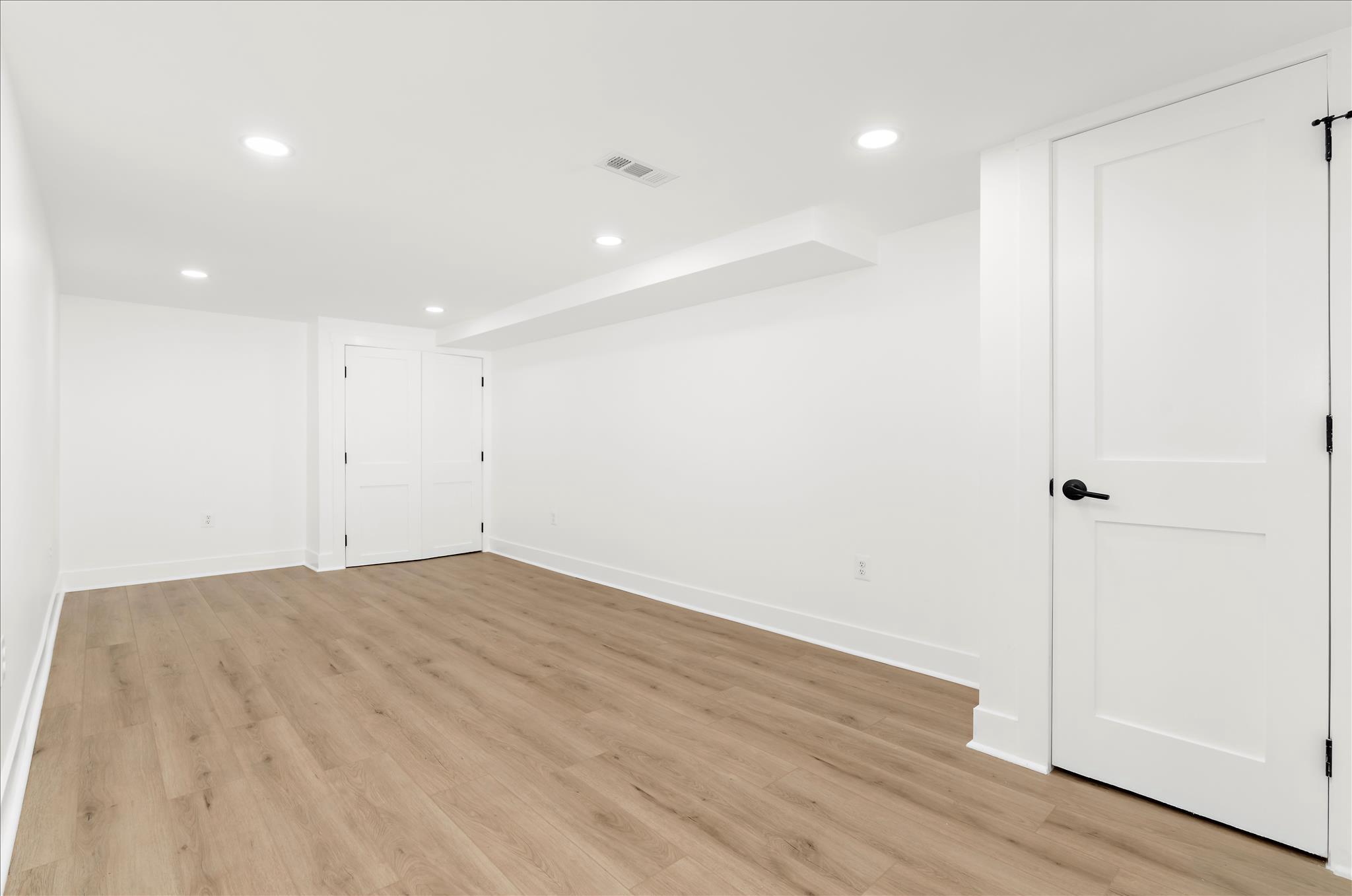 POPLAR MANOR - Residential