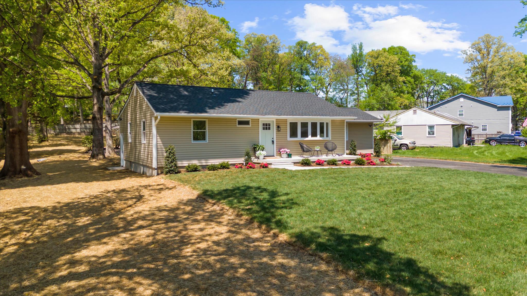 POPLAR MANOR - Residential