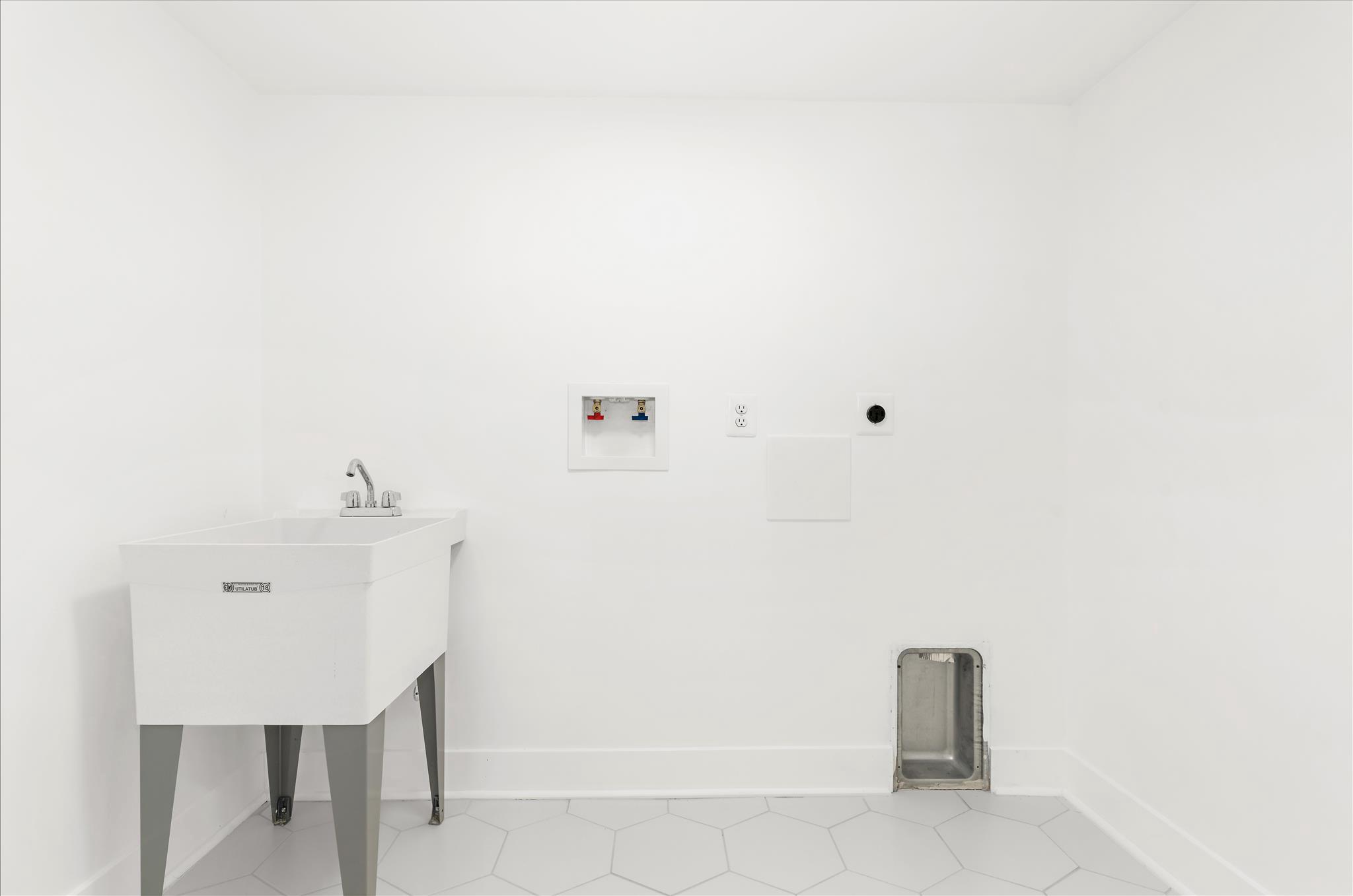 POPLAR MANOR - Residential