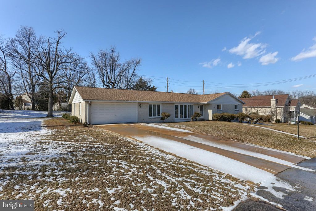 Photo of 300 Eddington Avenue, HARRISBURG, PA 17111 (MLS # PADA2051554)