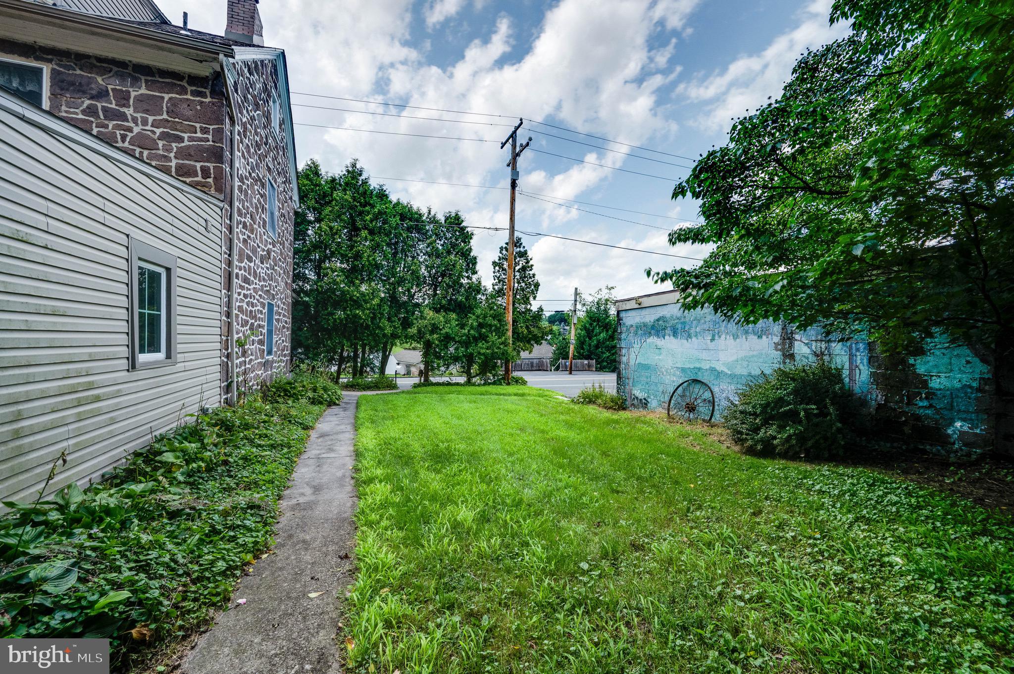 MONTROSE MANOR - Residential