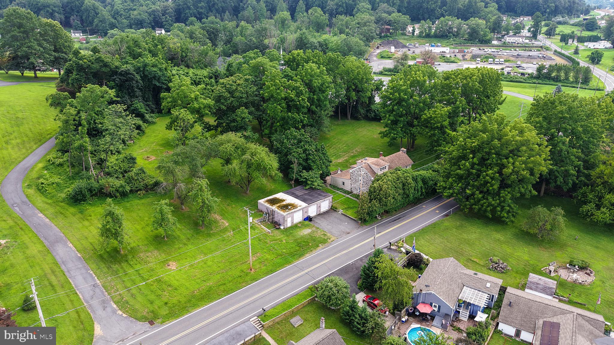 MONTROSE MANOR - Residential