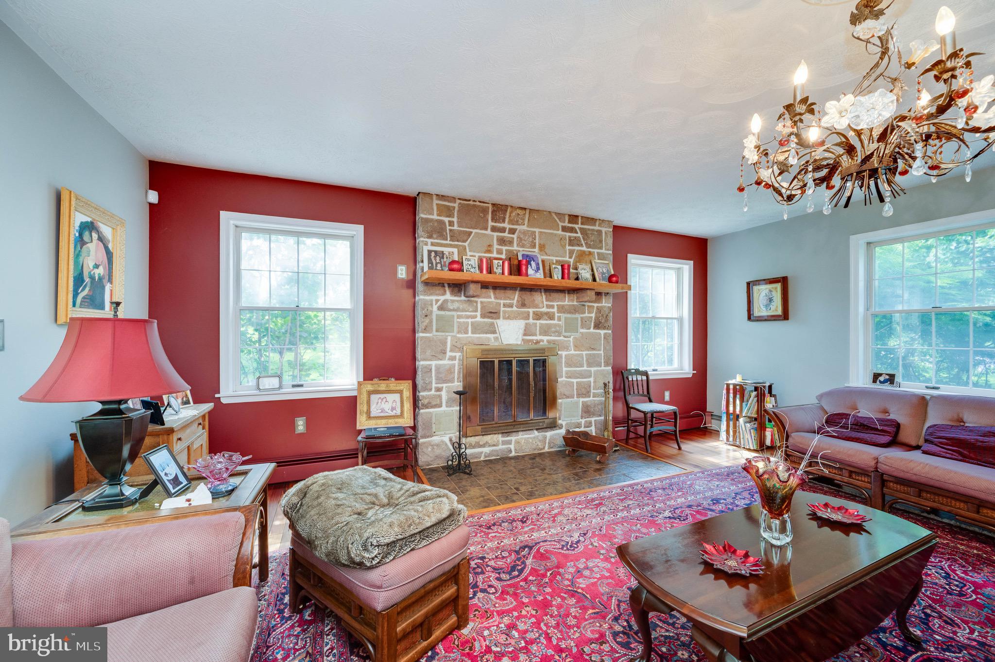 MONTROSE MANOR - Residential