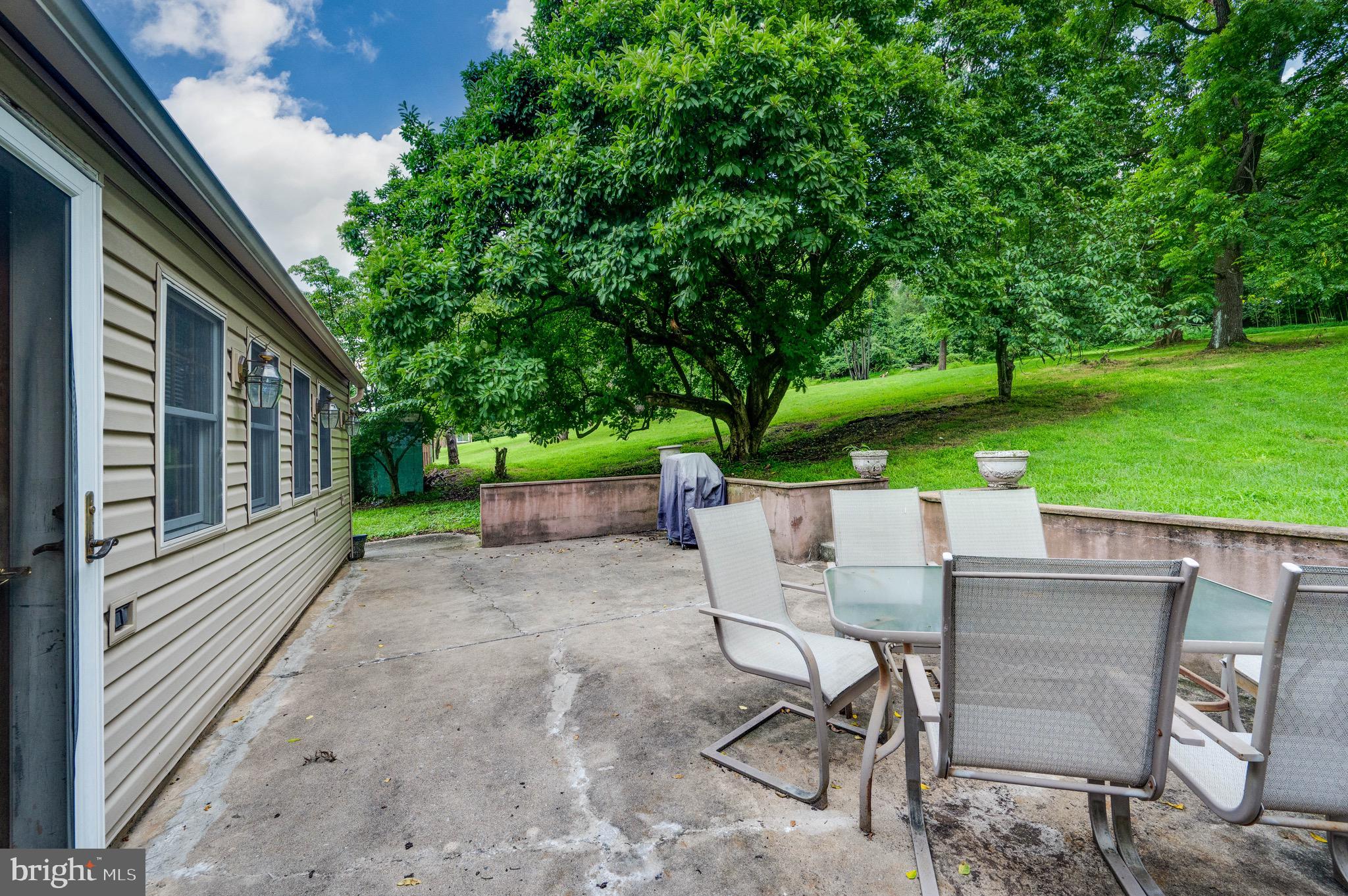 MONTROSE MANOR - Residential