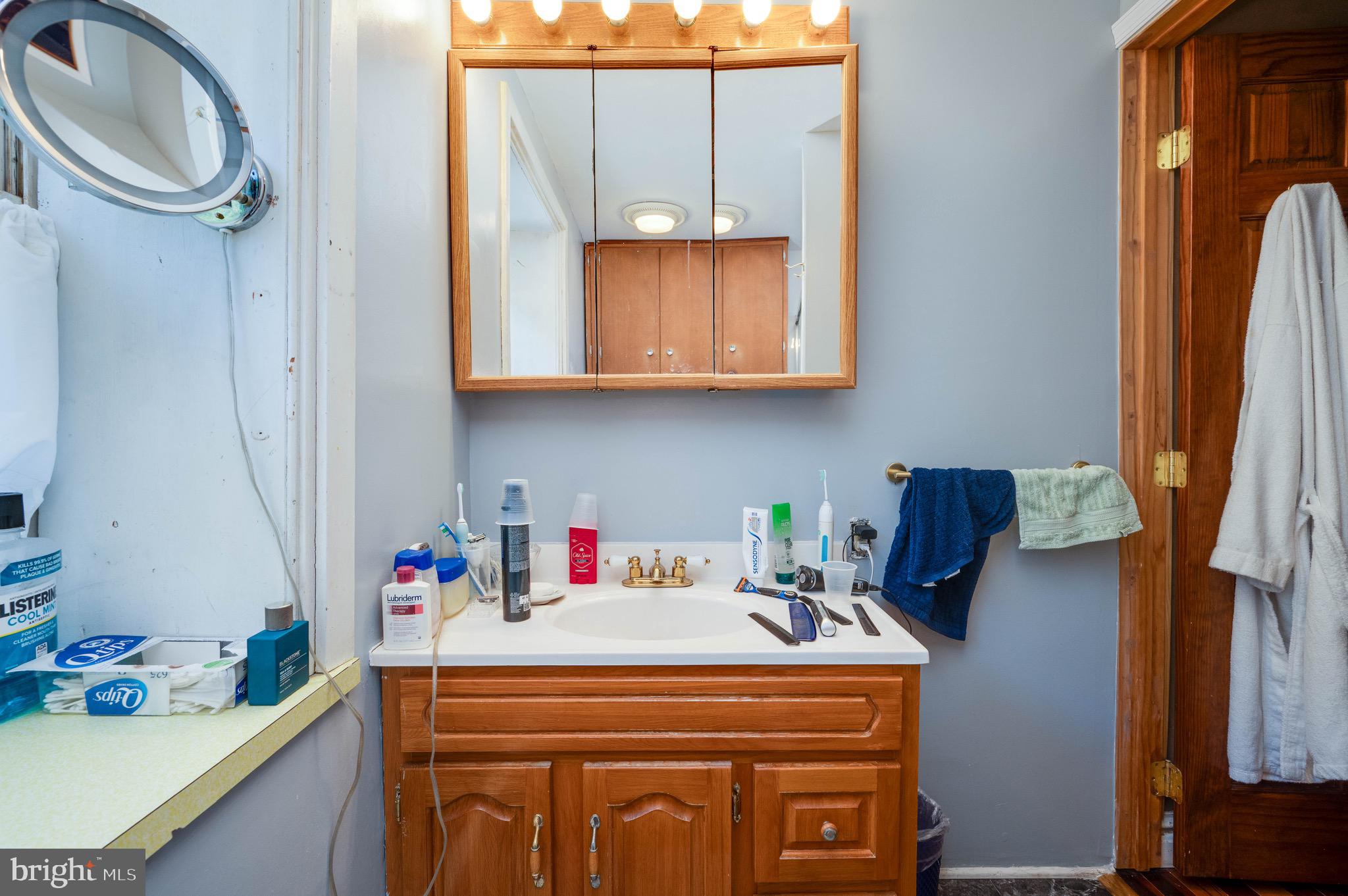 MONTROSE MANOR - Residential