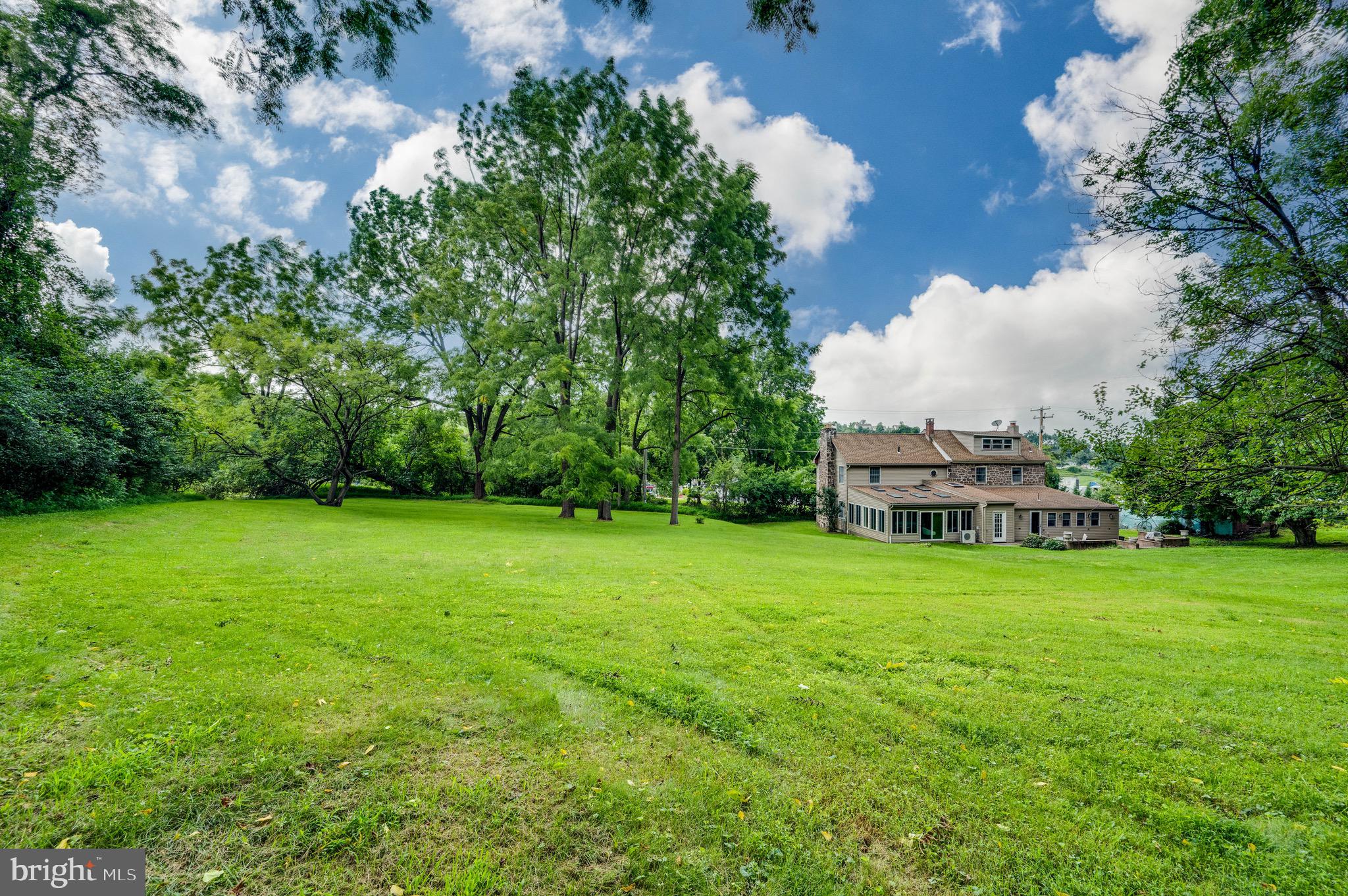 MONTROSE MANOR - Residential