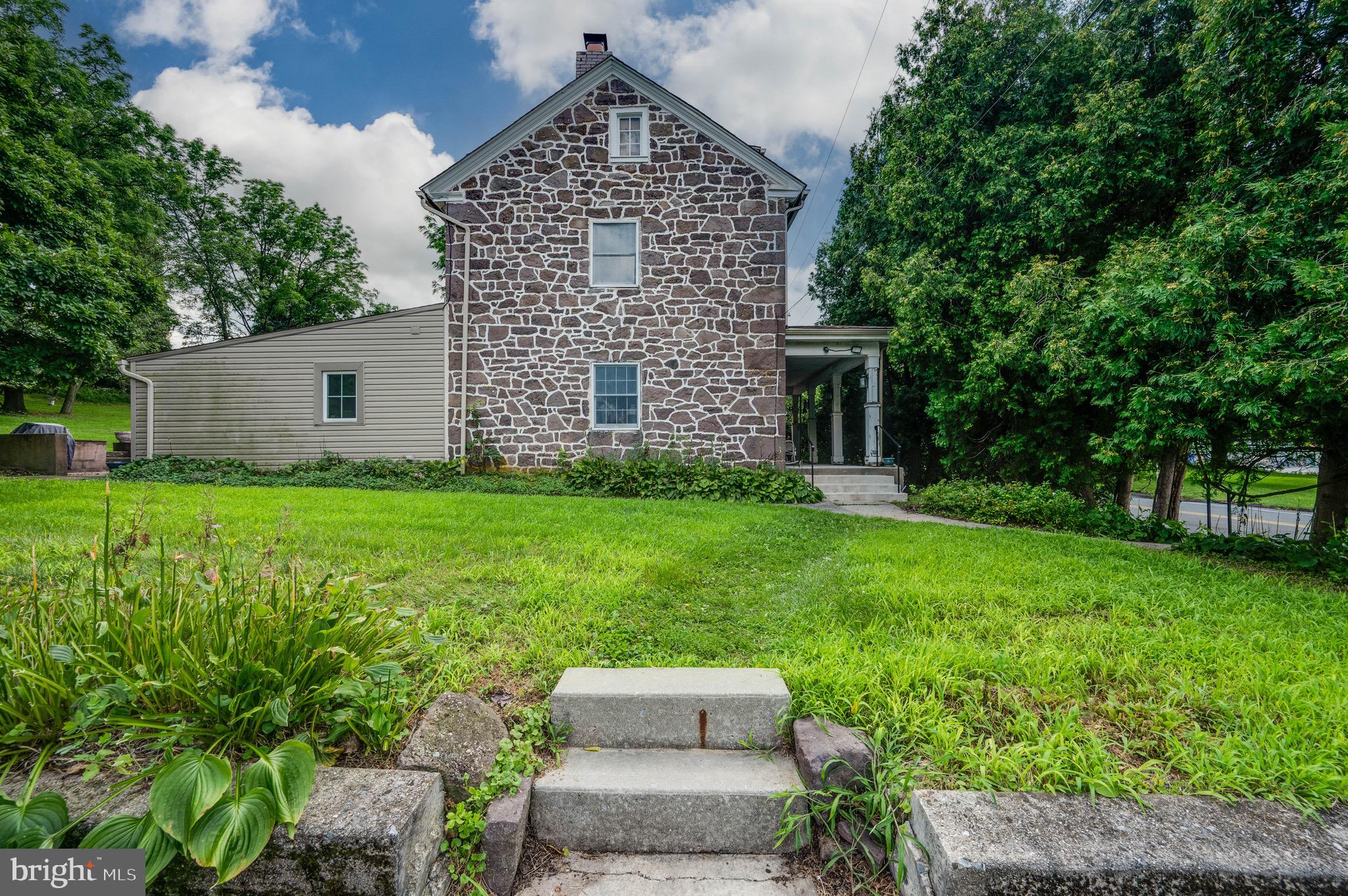 MONTROSE MANOR - Residential