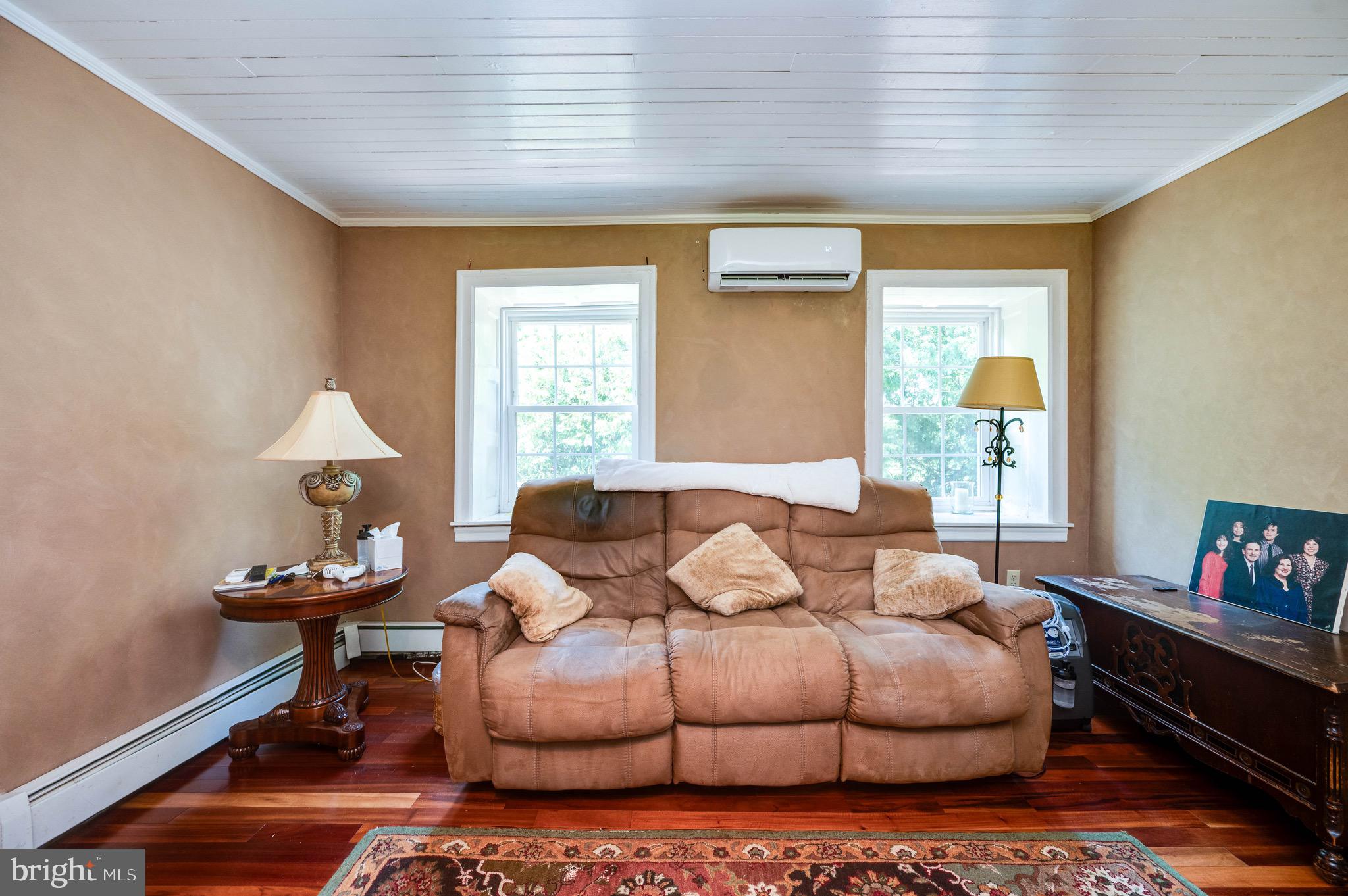 MONTROSE MANOR - Residential