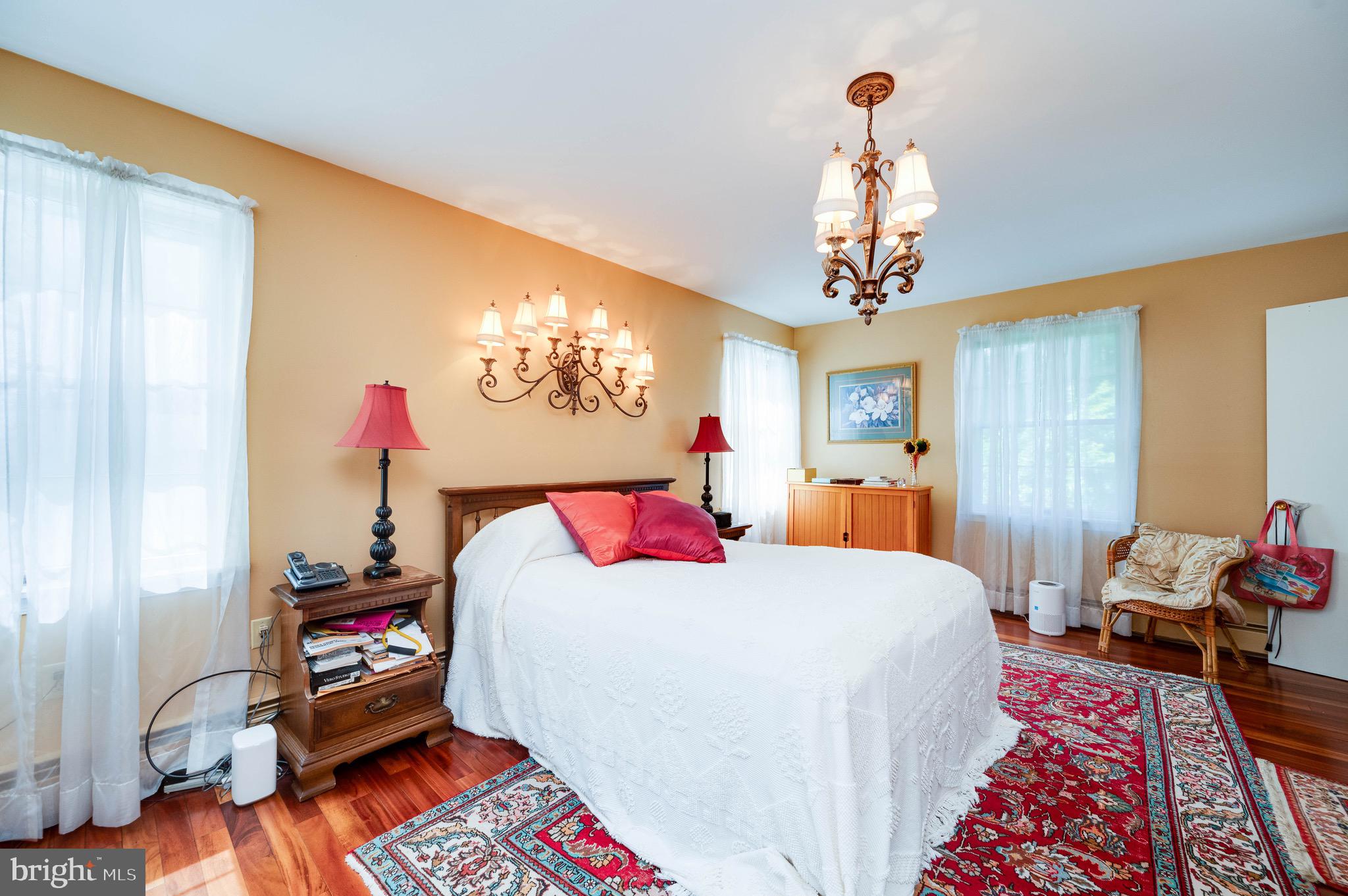 MONTROSE MANOR - Residential