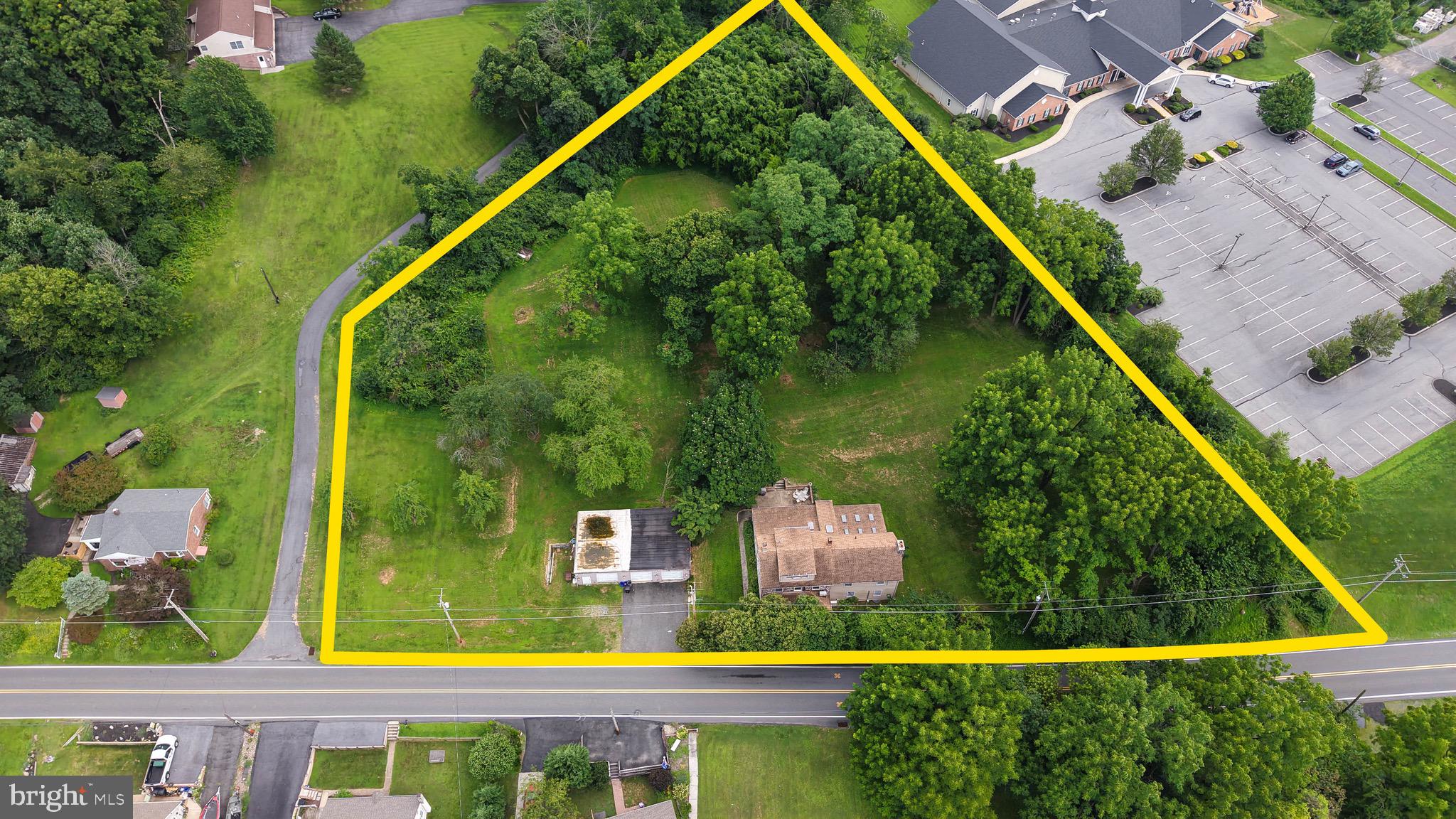 MONTROSE MANOR - Residential