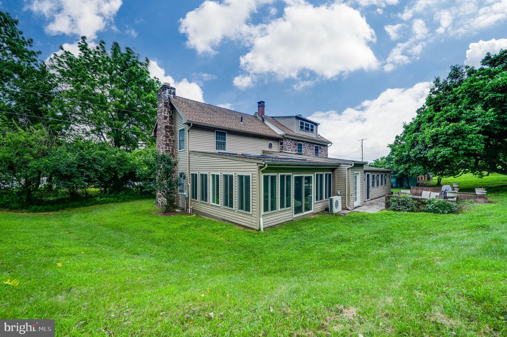 MONTROSE MANOR - Residential