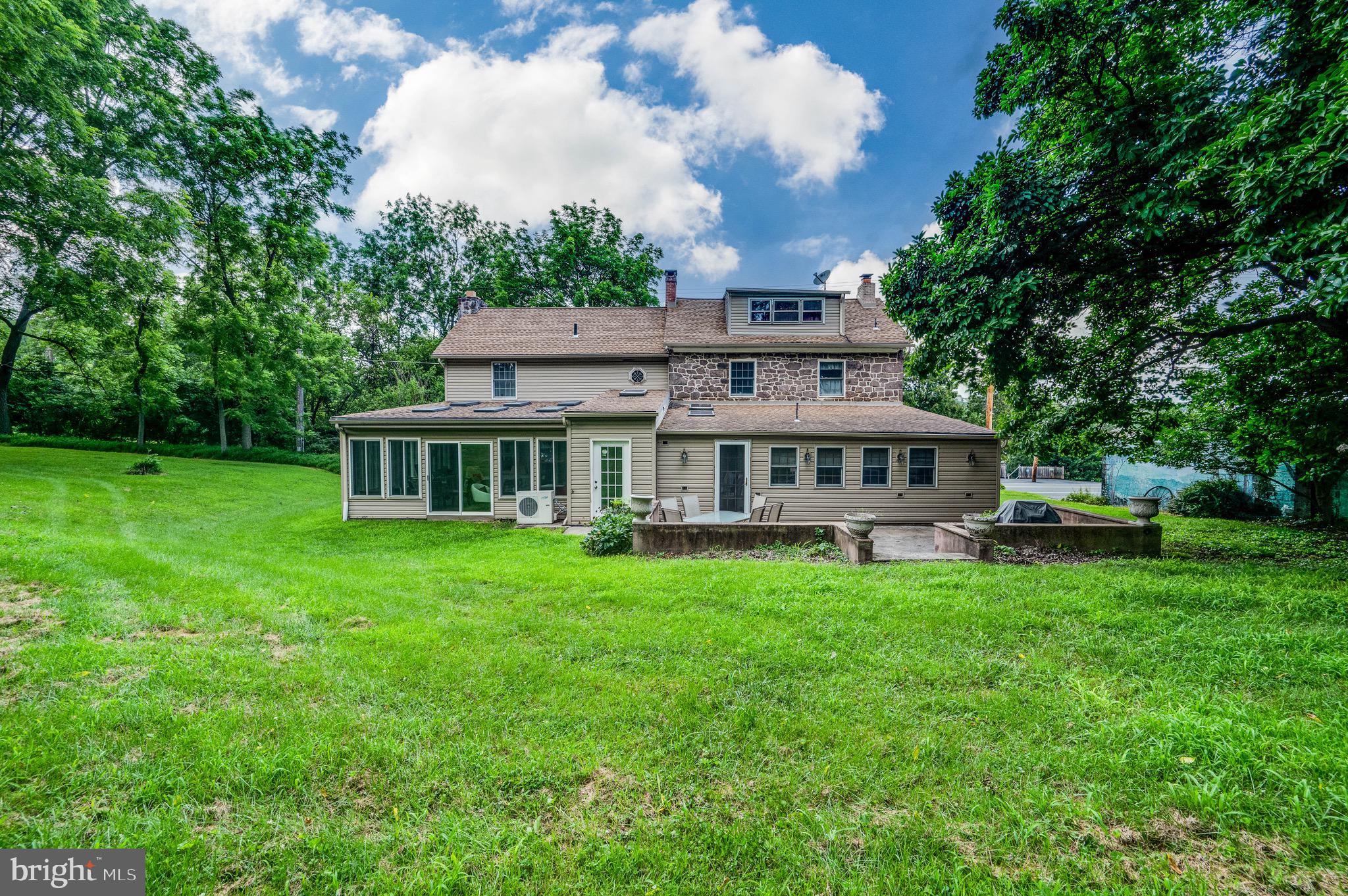 MONTROSE MANOR - Residential