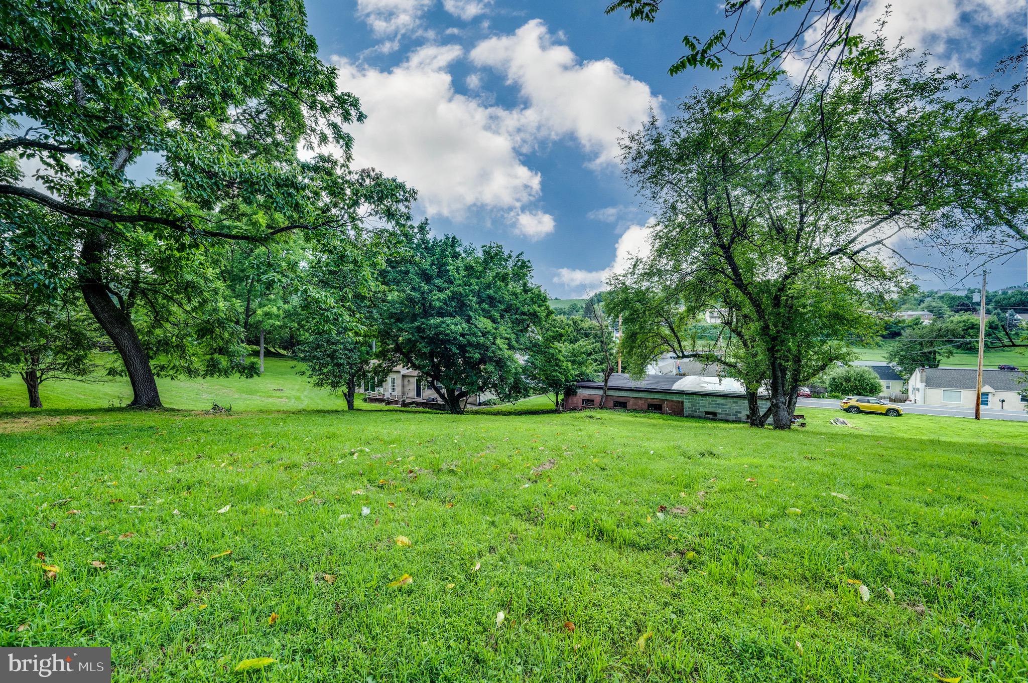 MONTROSE MANOR - Residential