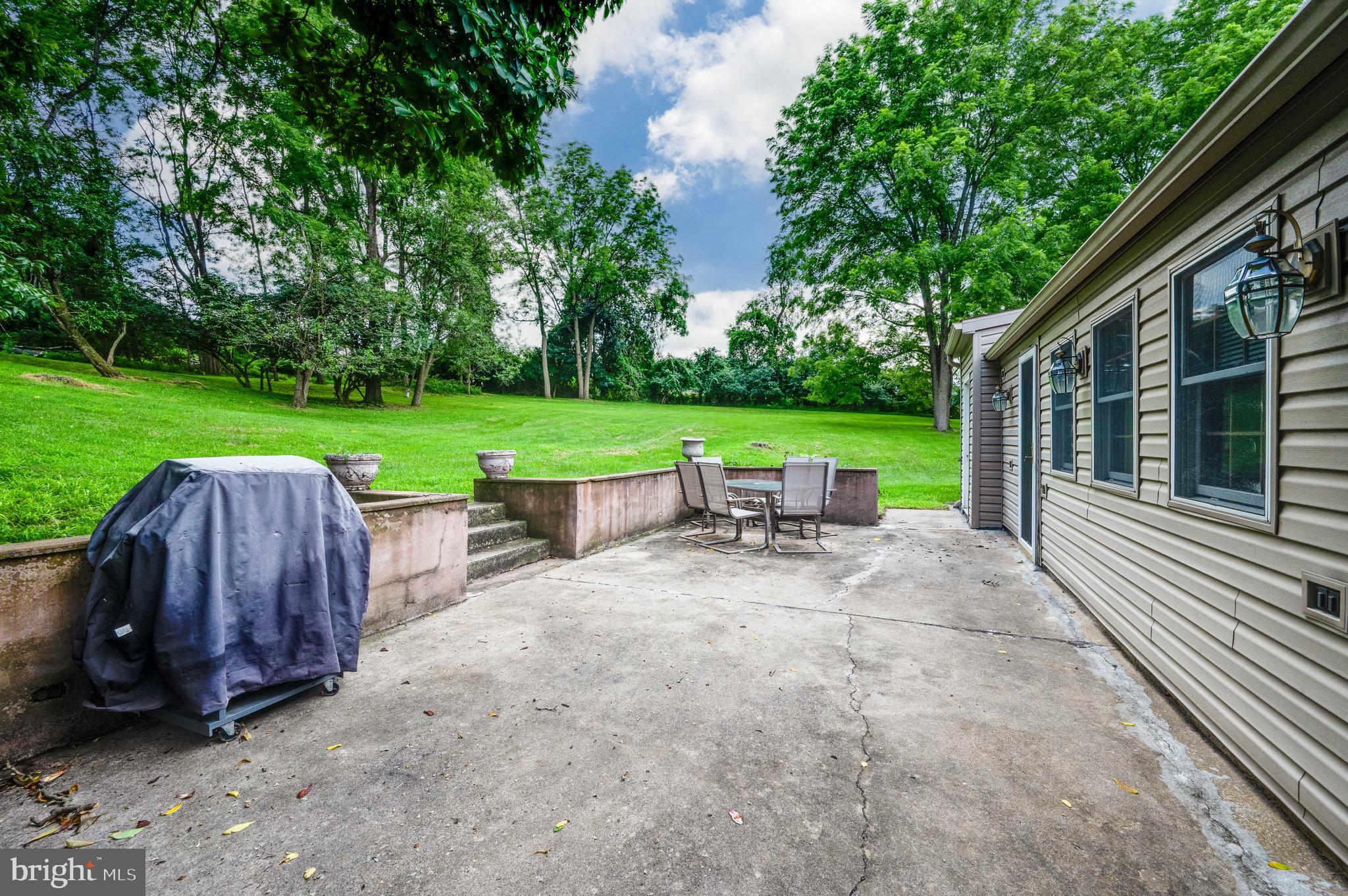 MONTROSE MANOR - Residential