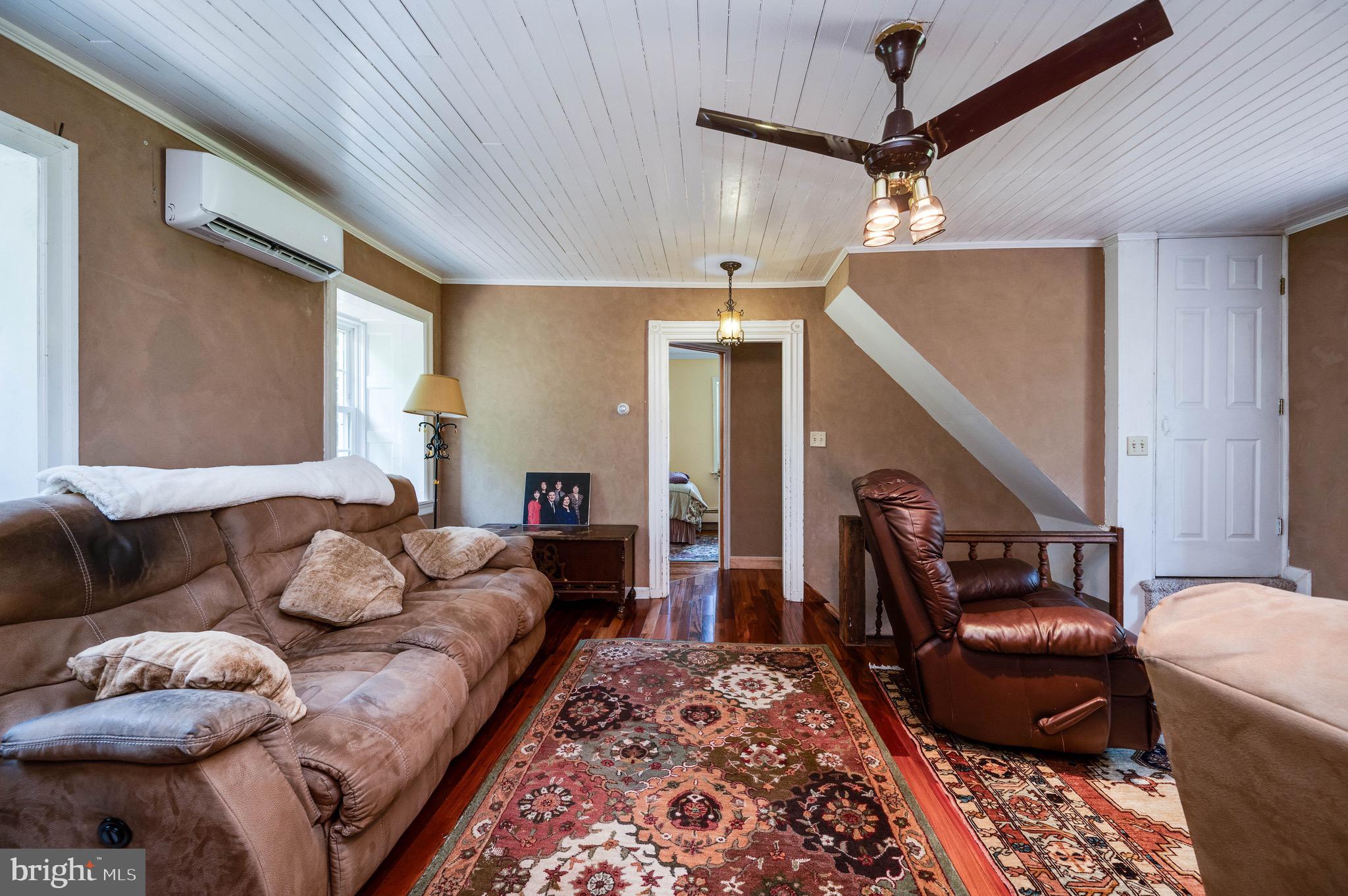 MONTROSE MANOR - Residential