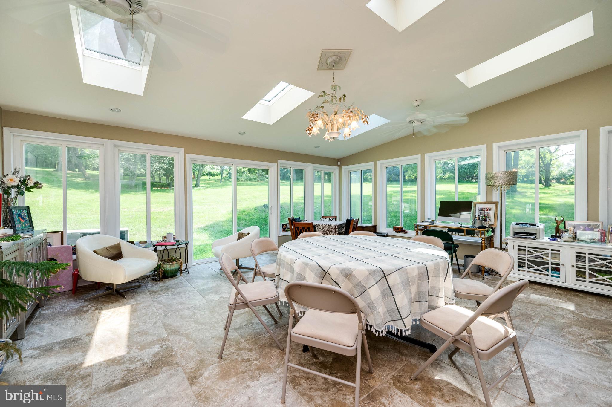 MONTROSE MANOR - Residential