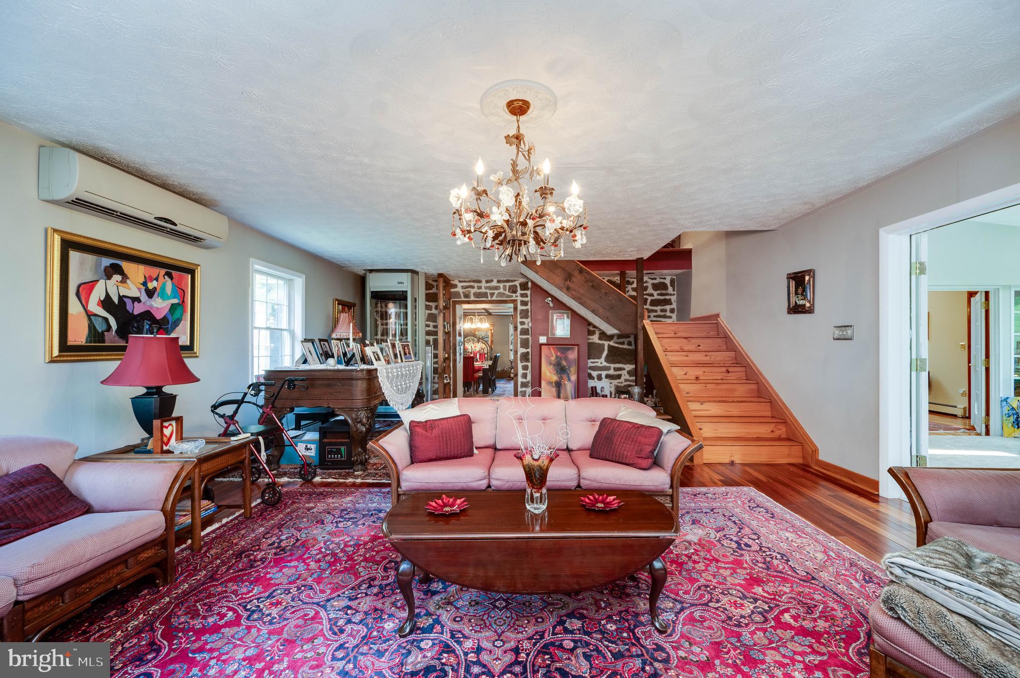 MONTROSE MANOR - Residential