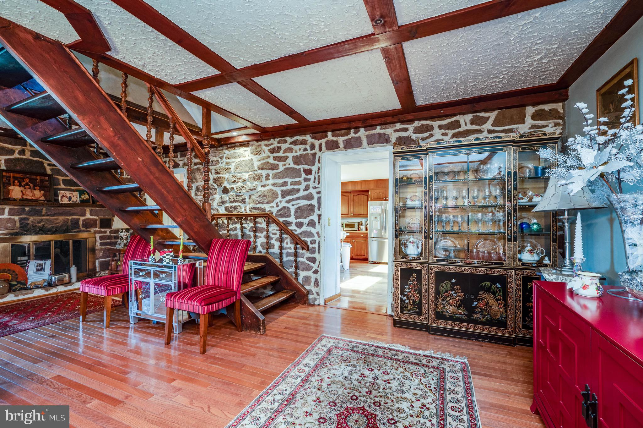 MONTROSE MANOR - Residential