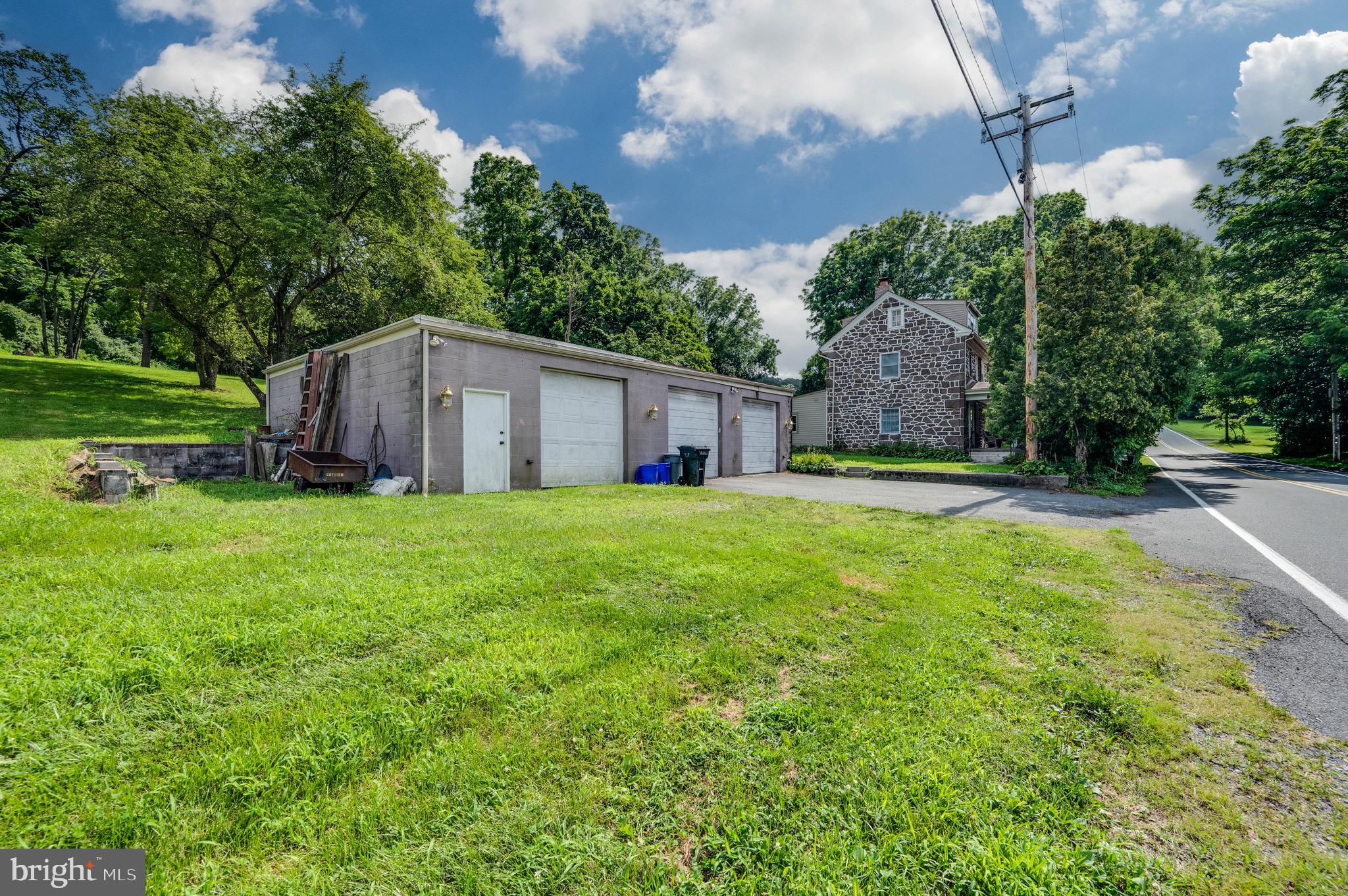 MONTROSE MANOR - Residential