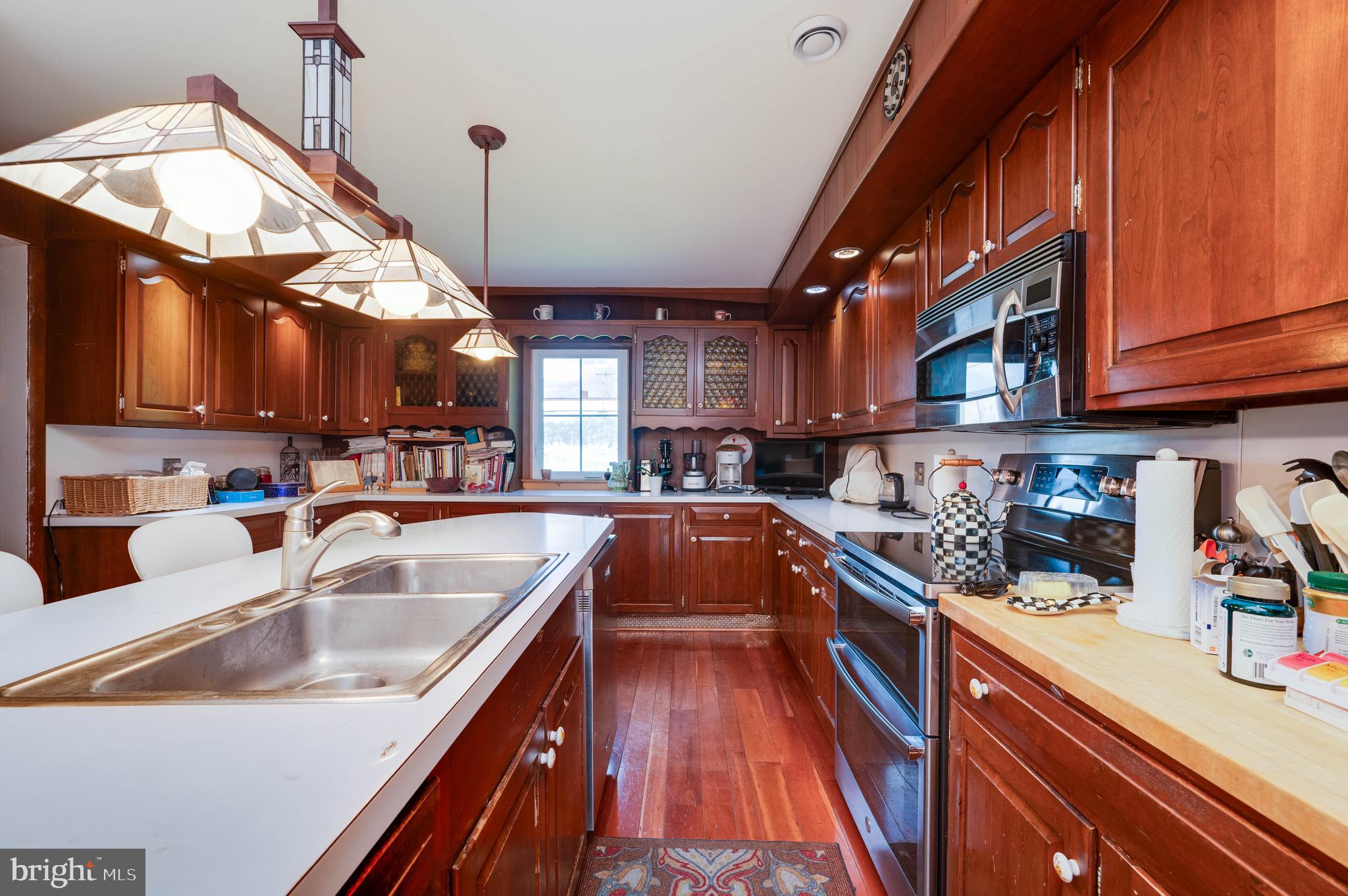 MONTROSE MANOR - Residential