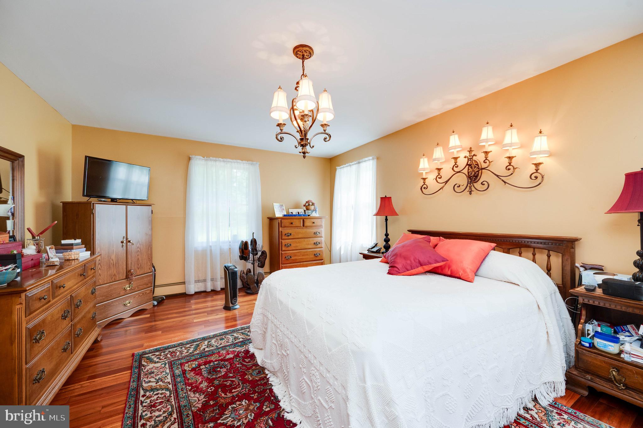 MONTROSE MANOR - Residential